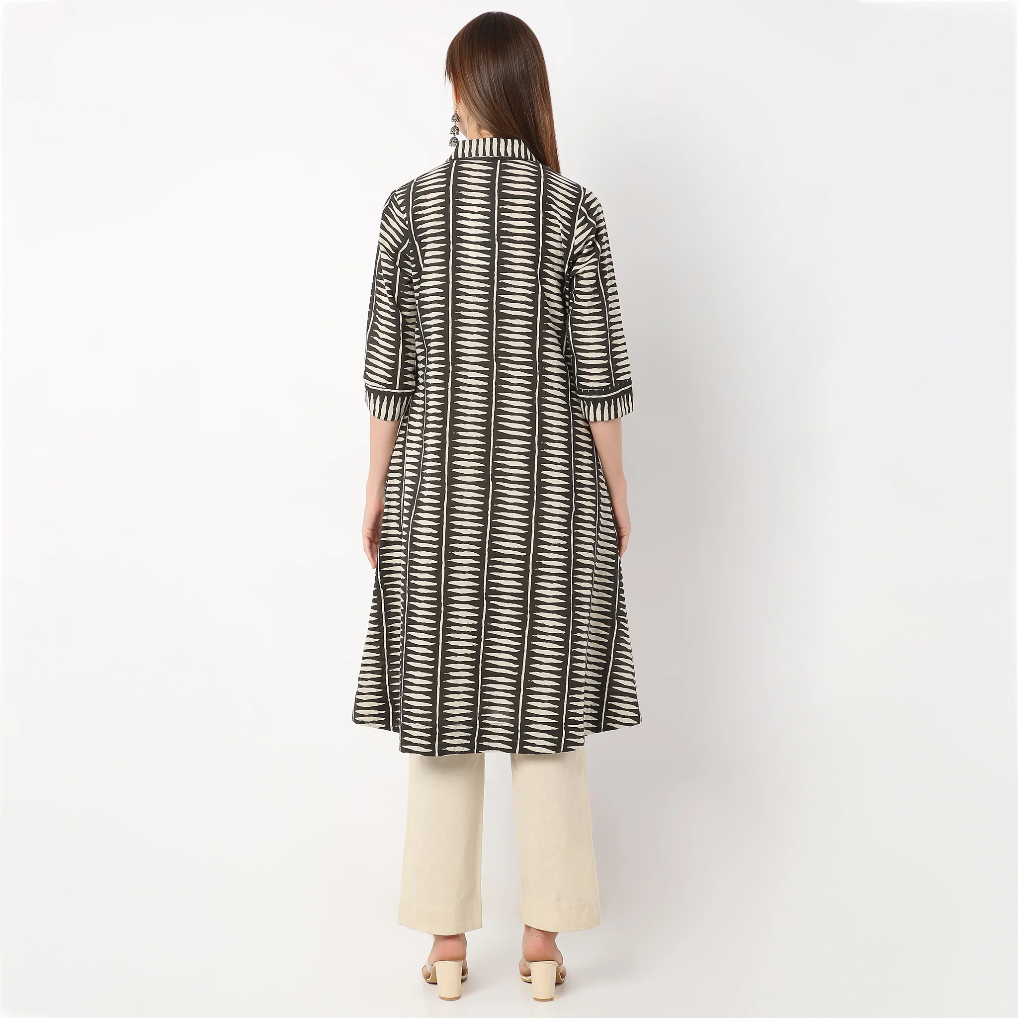 A-Line Printed Lapel Collar Flared Kurta - Image 3
