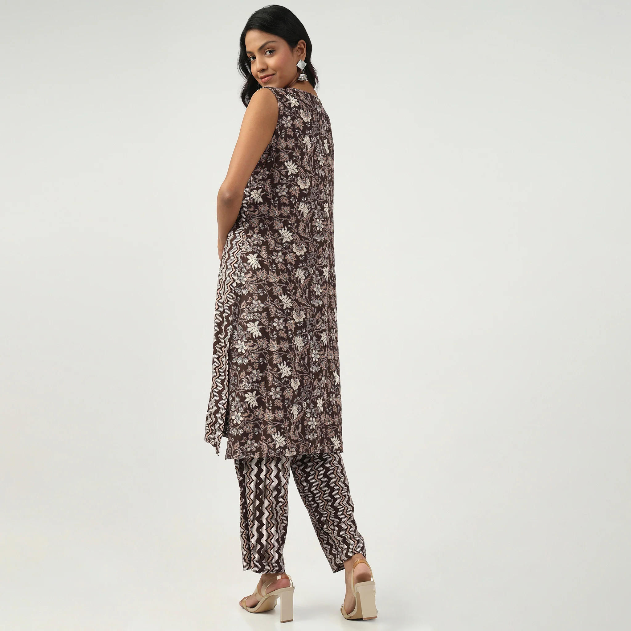 Boat Neck Sleeveless Kurta - Image 4
