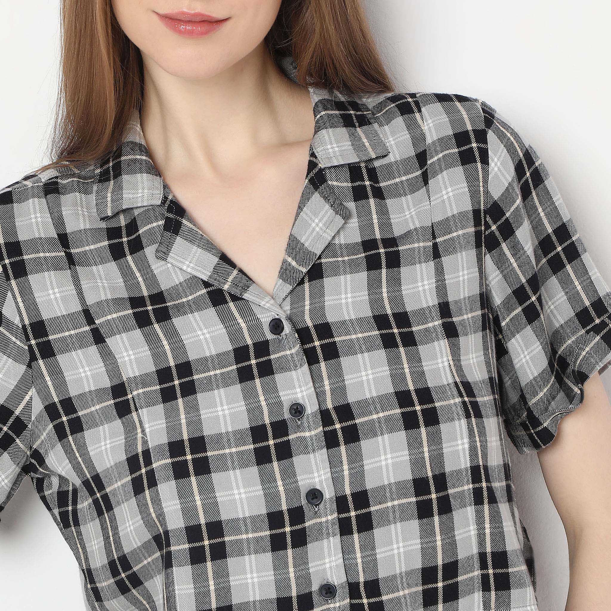 Comfort Fit Checkered Lapel Collar With Front Button Opening Short Sleeve Crop Shirt - Image 4