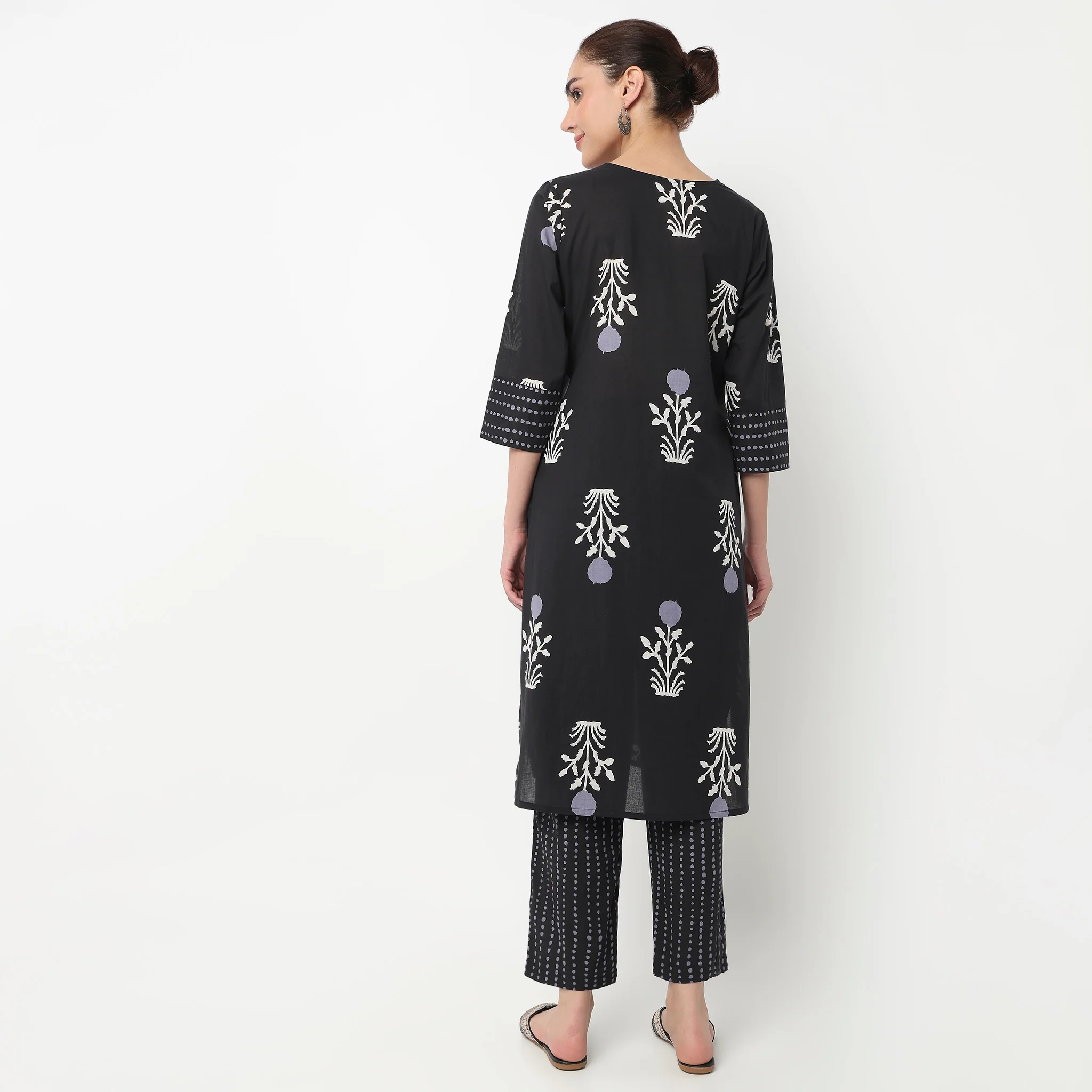 Cotton Printed V-Neck Straight Kurta - Image 3