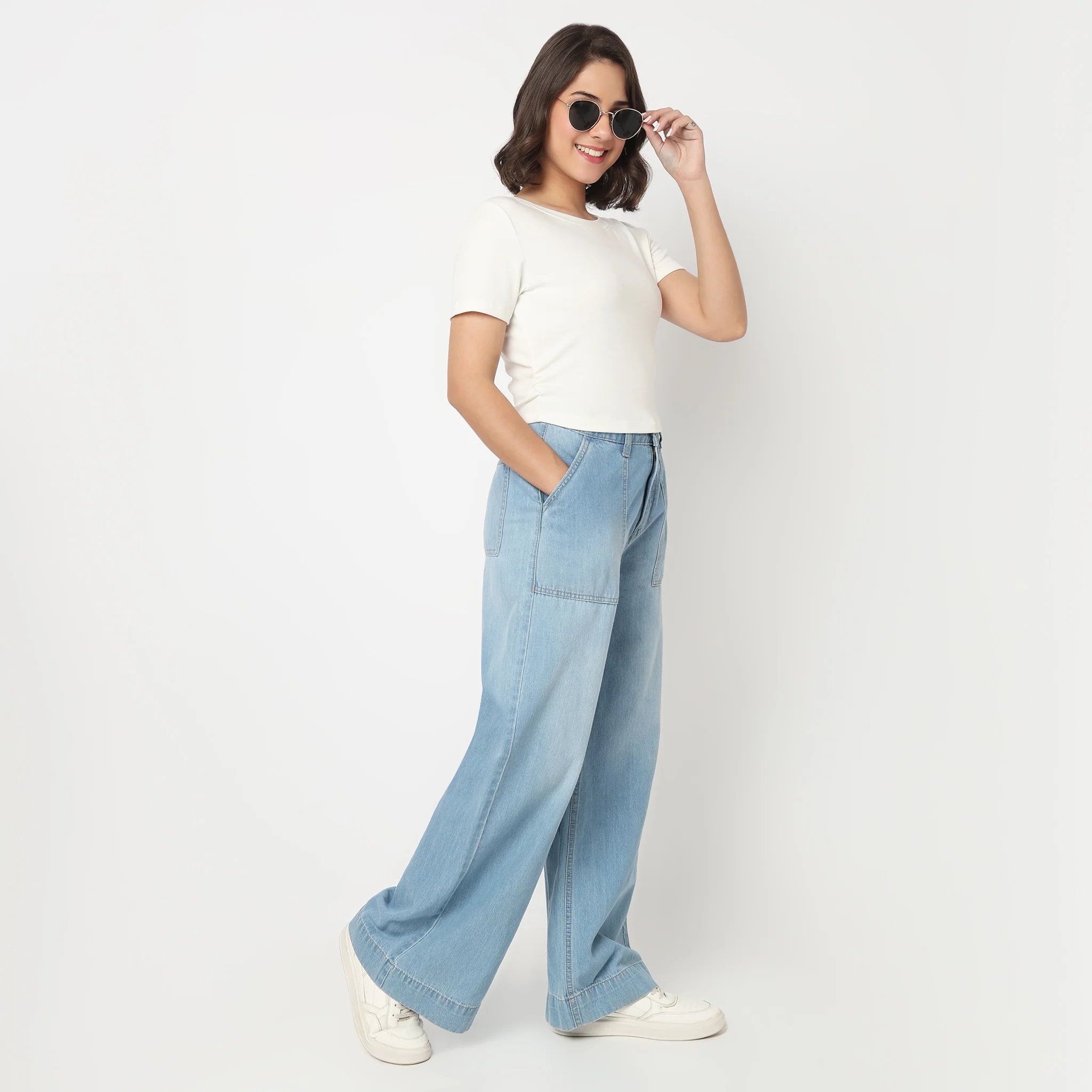 Cropped Side Ruched T-Shirt - Image 11