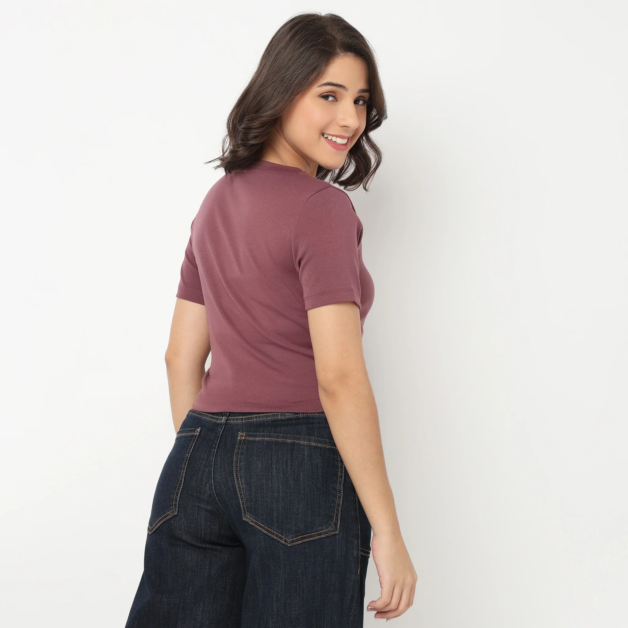 Cropped Side Ruched T-Shirt - Image 18