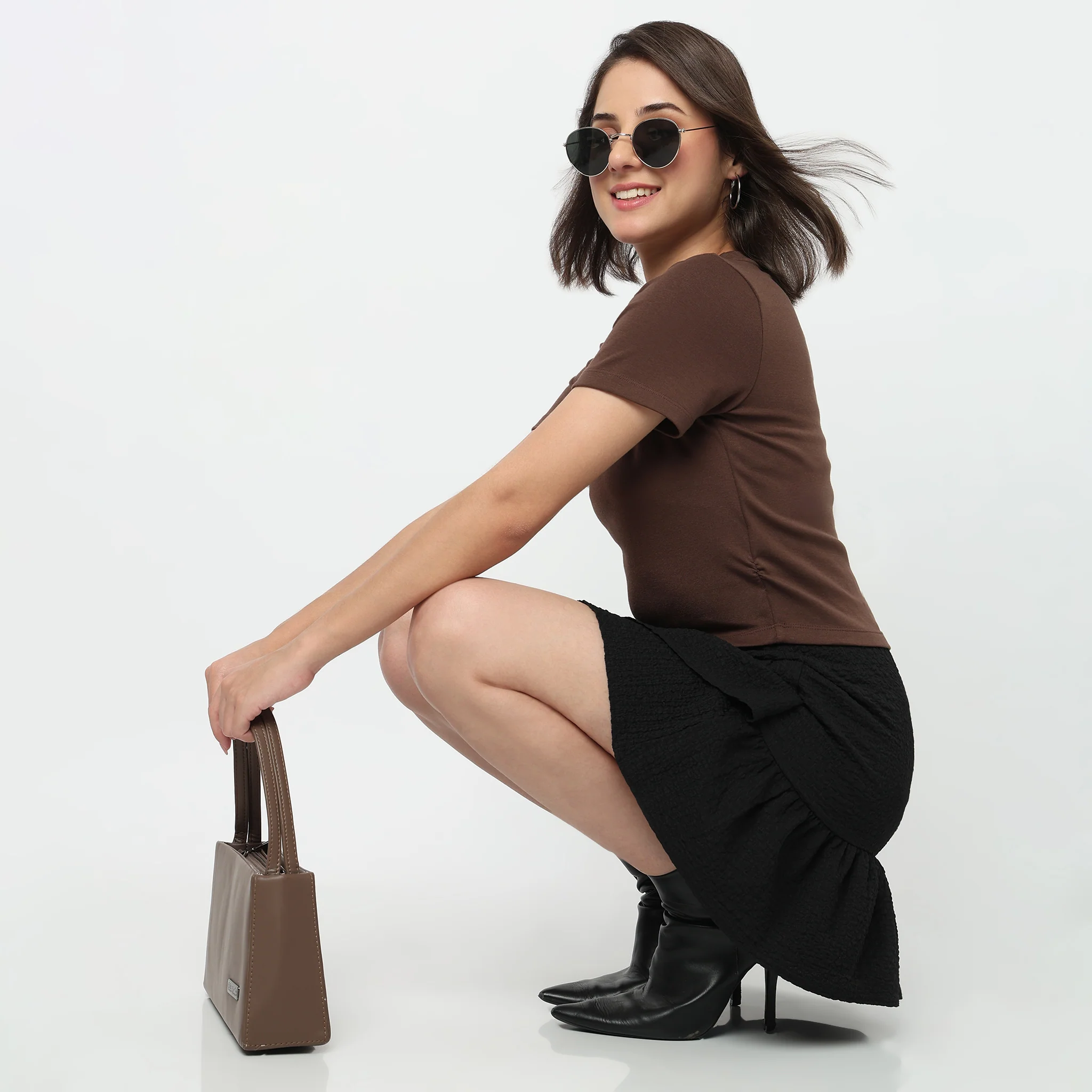 Cropped Side Ruched T-Shirt - Image 6