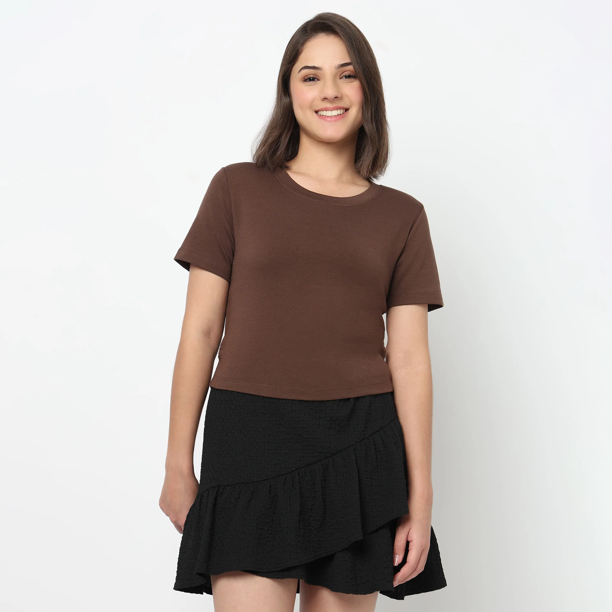 Cropped Side Ruched T-Shirt - Image 7