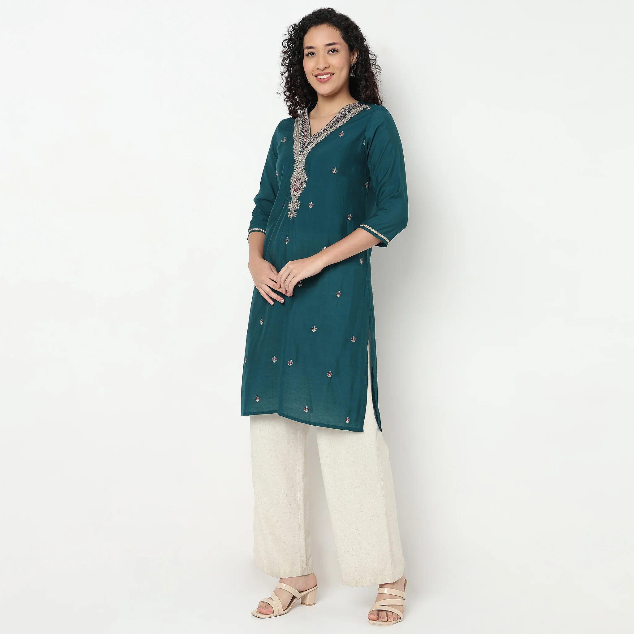 Embellished V Neck Kurta - Image 5