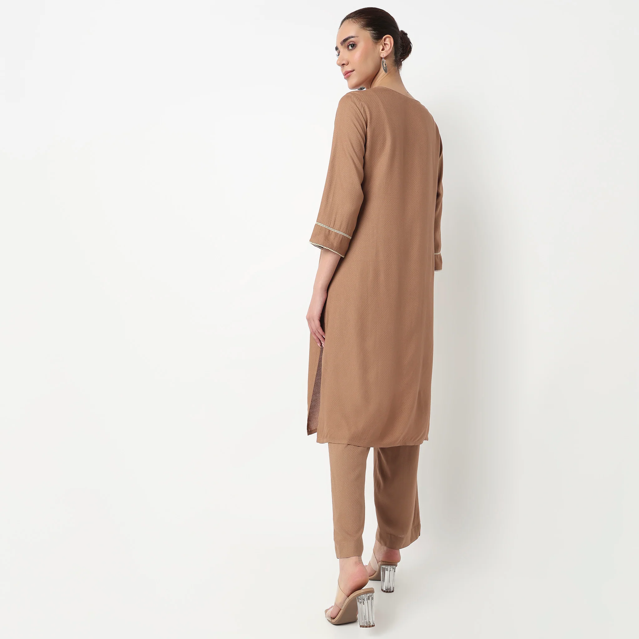Embroidered Crew Neck Straight Kurta with Pant Set - Image 3