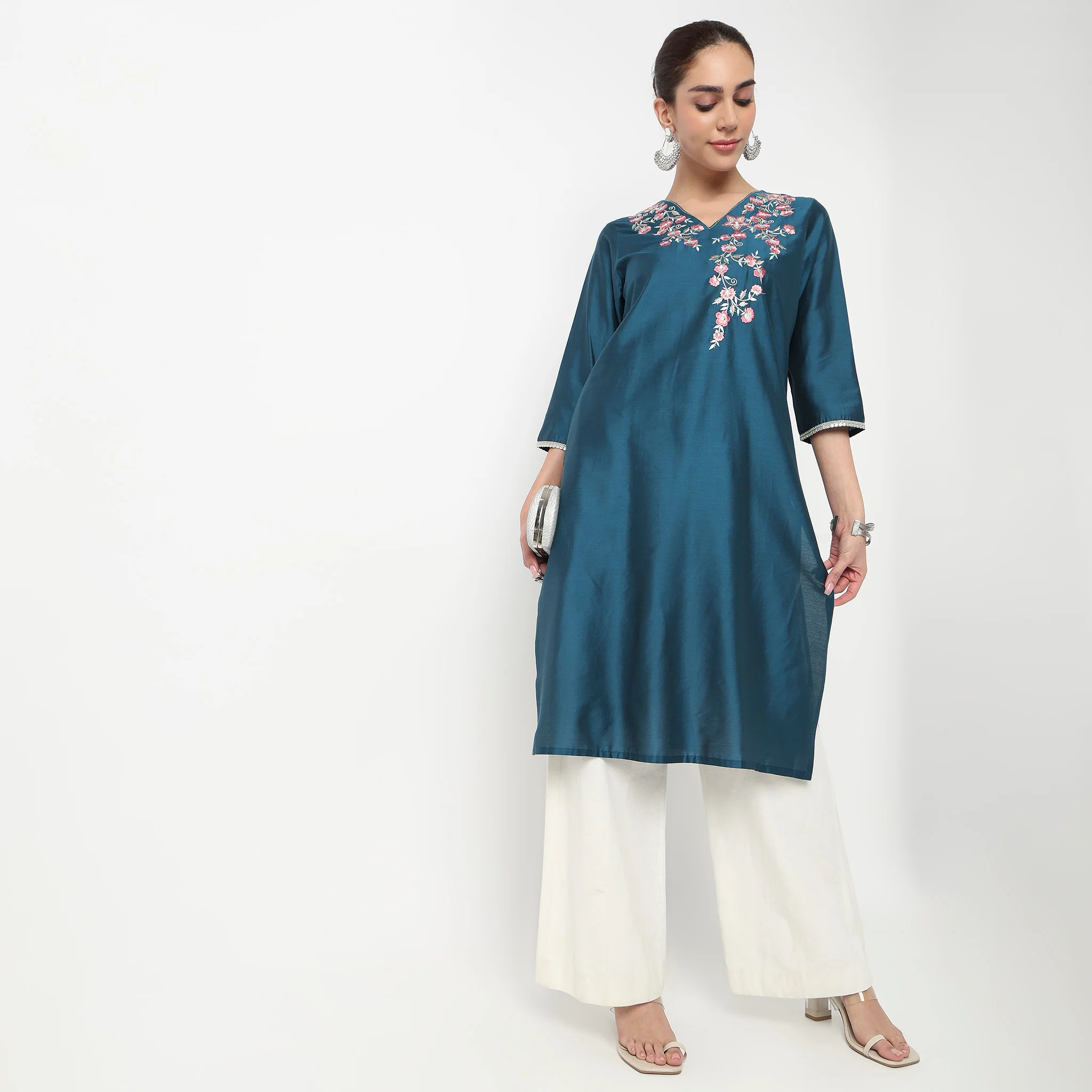 Embroidered V-Neck Kurta - Image 6