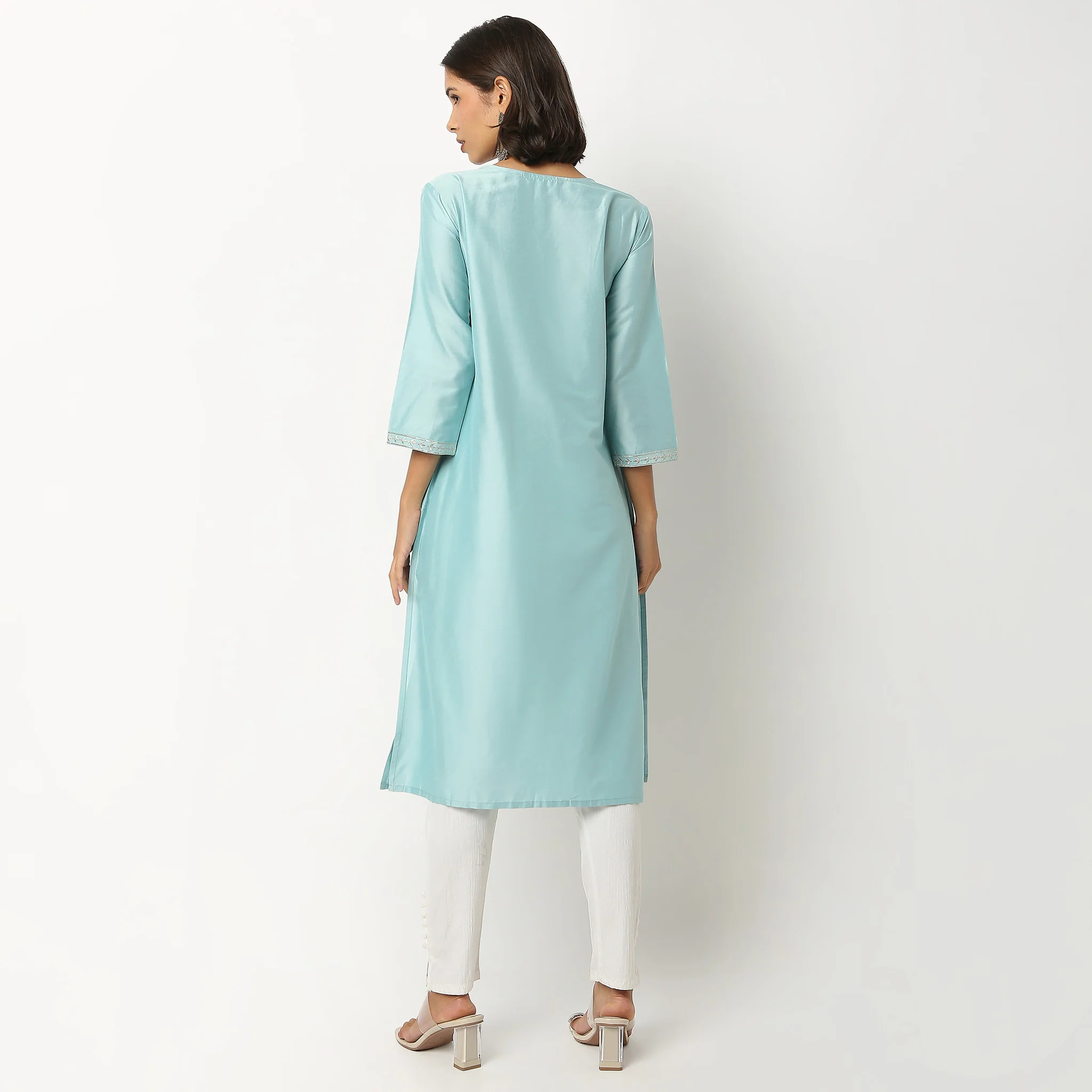 Embroidered V Neck Kurta - Image 3