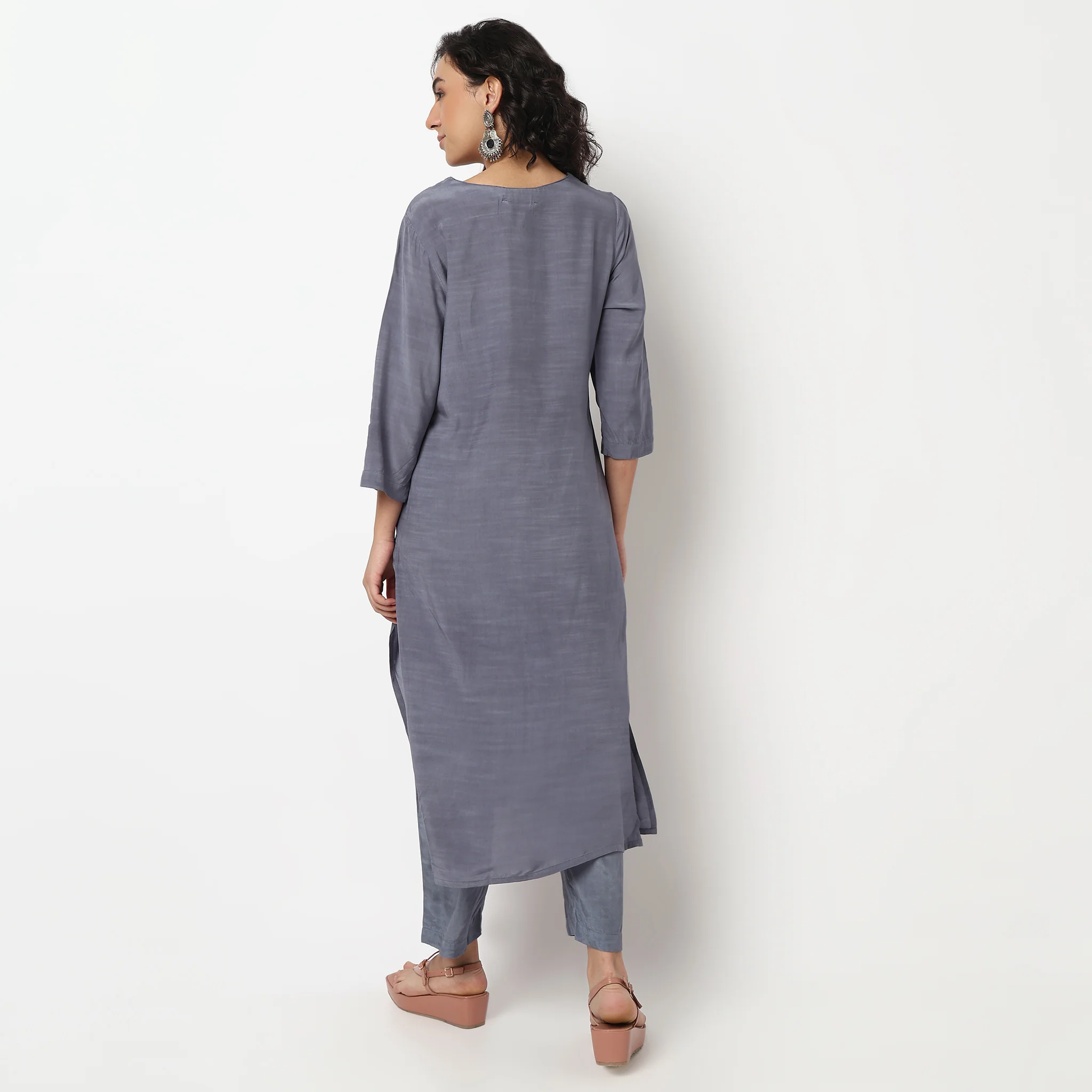 Embroidered V-Neck Kurta Set with Dupatta - Image 3