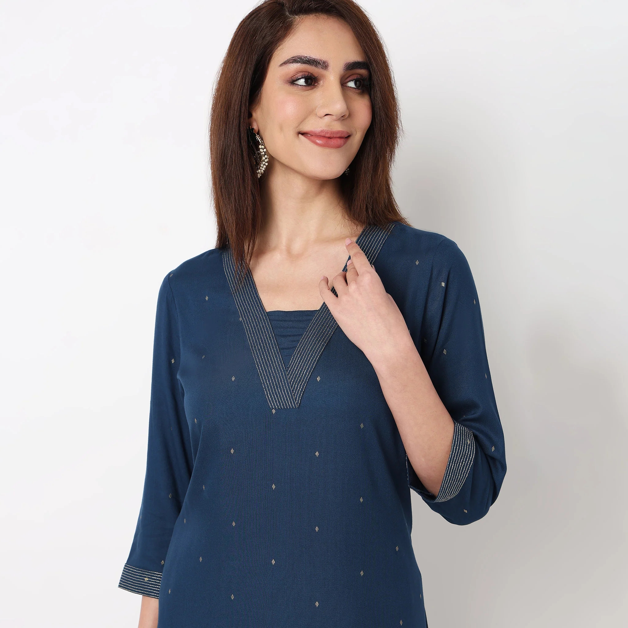 V-Neck With Gusset & Couching Long Kurta - Image 14
