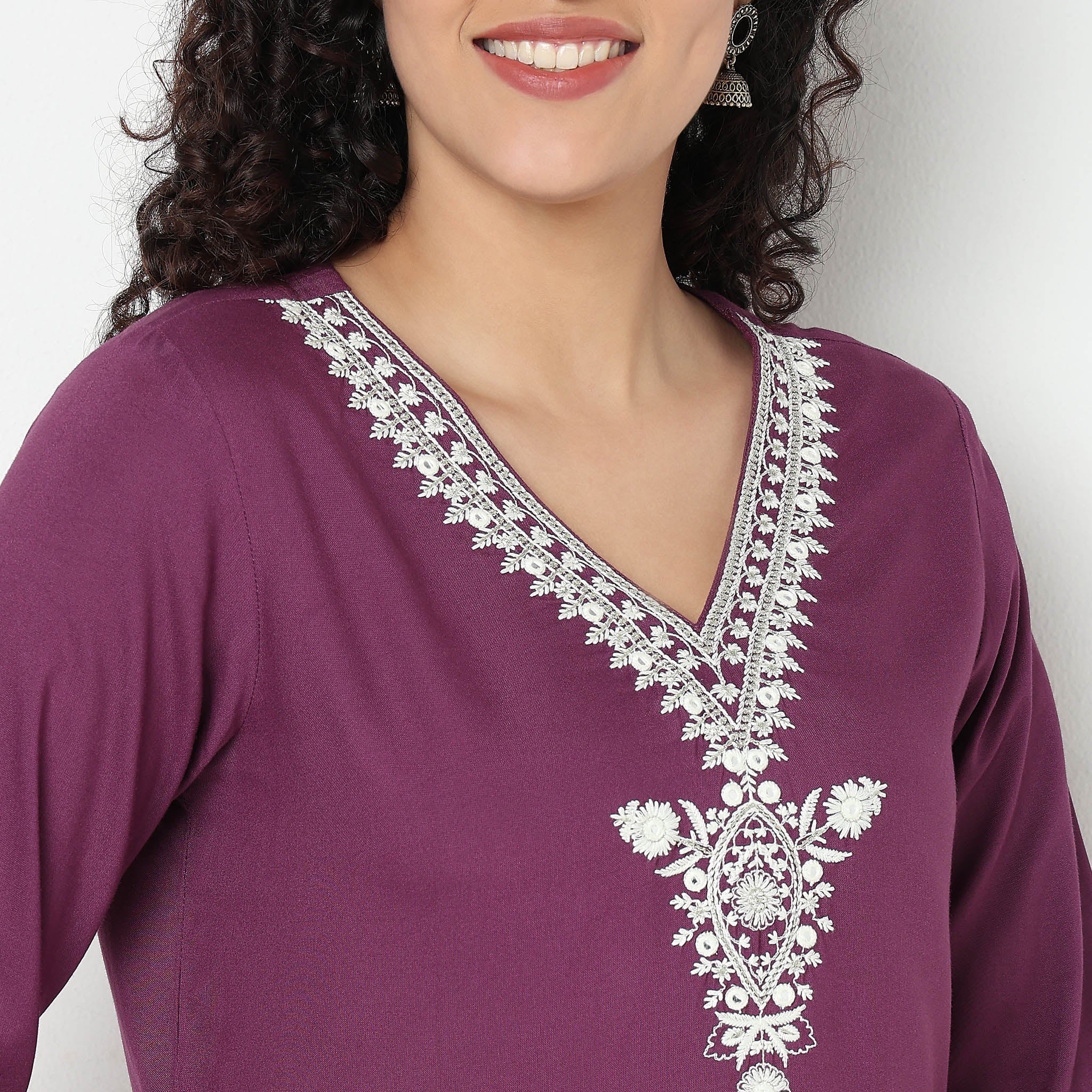 Embroidered V-Neck A Line Short Kurta - Image 4