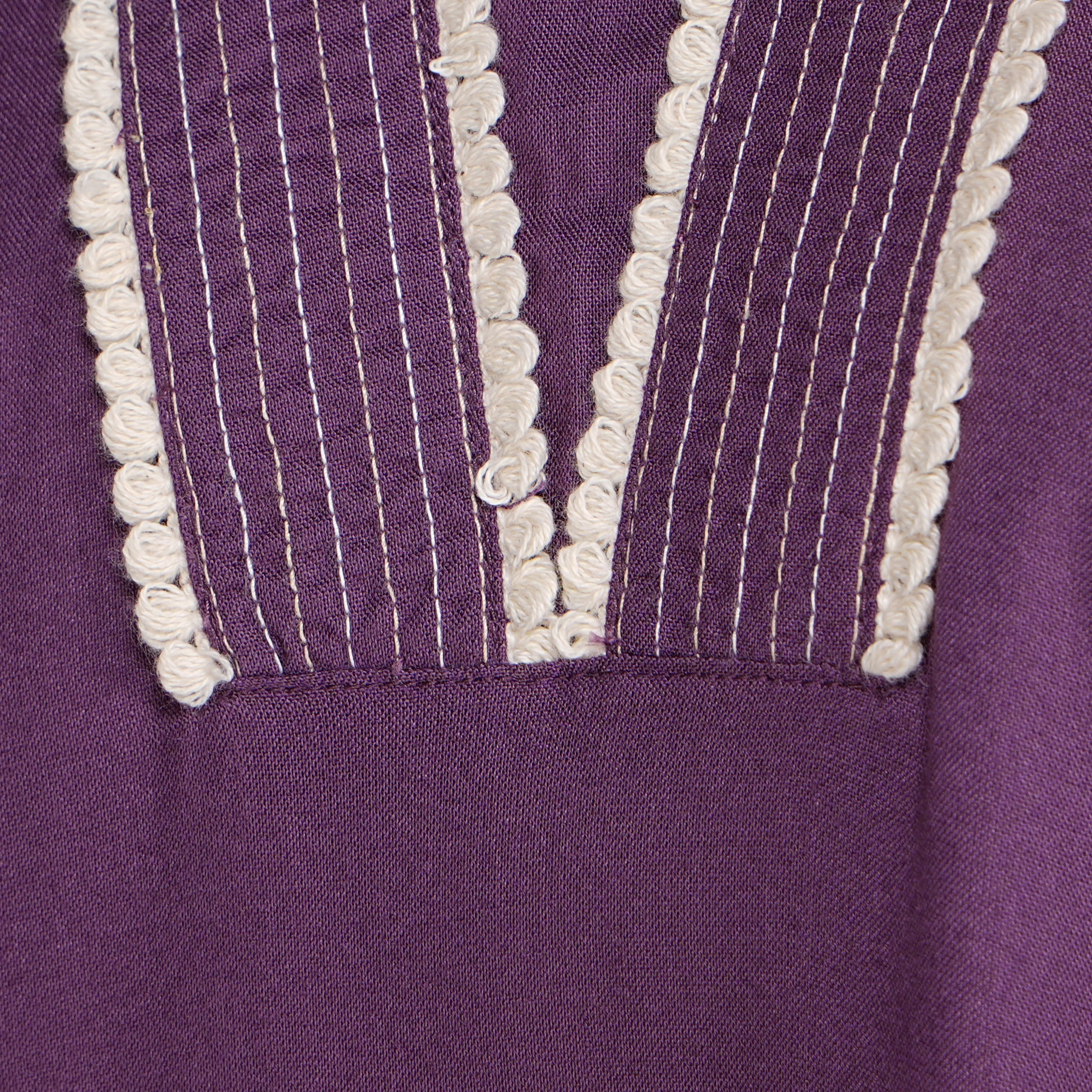 Embroidered V-Neck Straight Kurta - Image 4