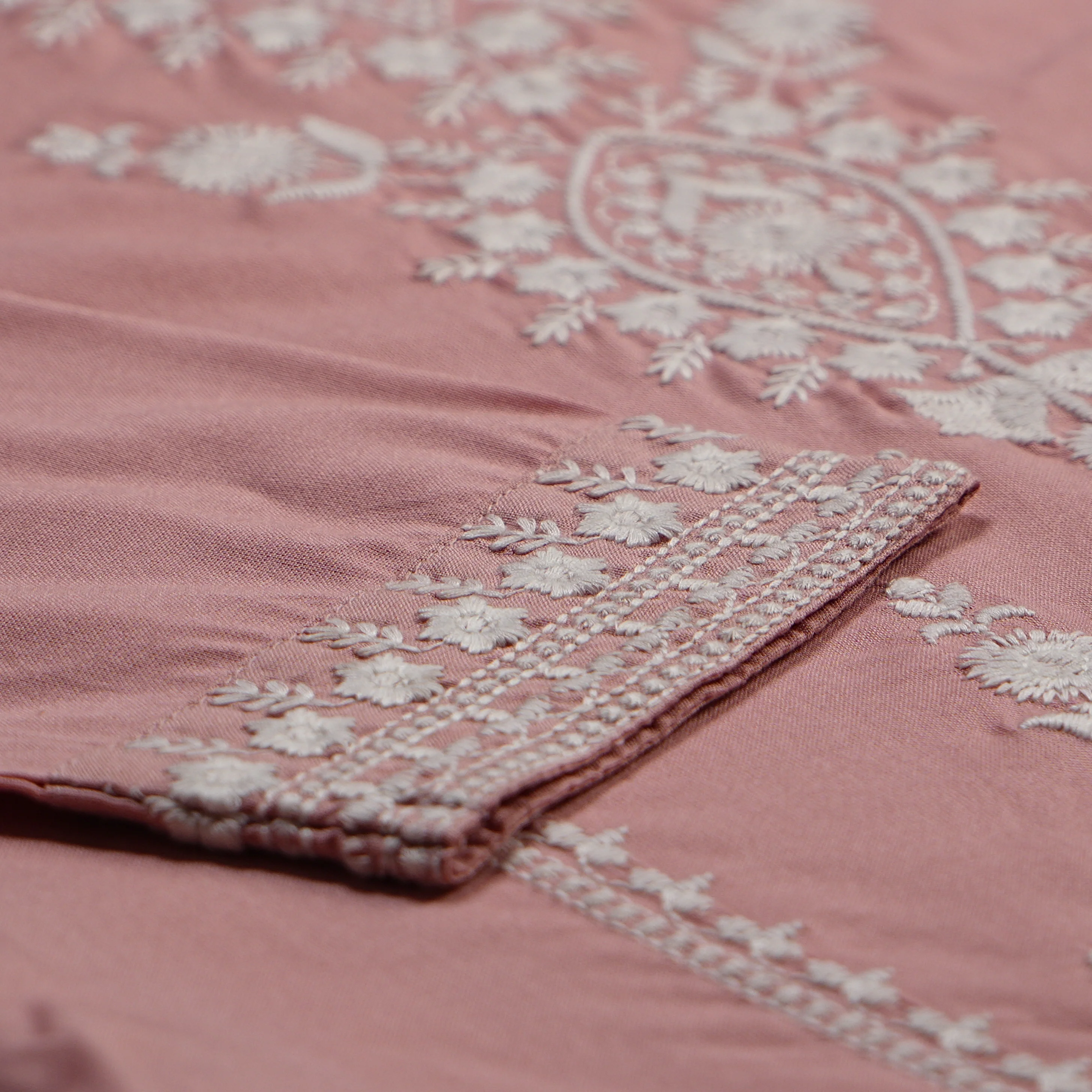 Embroidered V-Neck Straight Kurta - Image 4