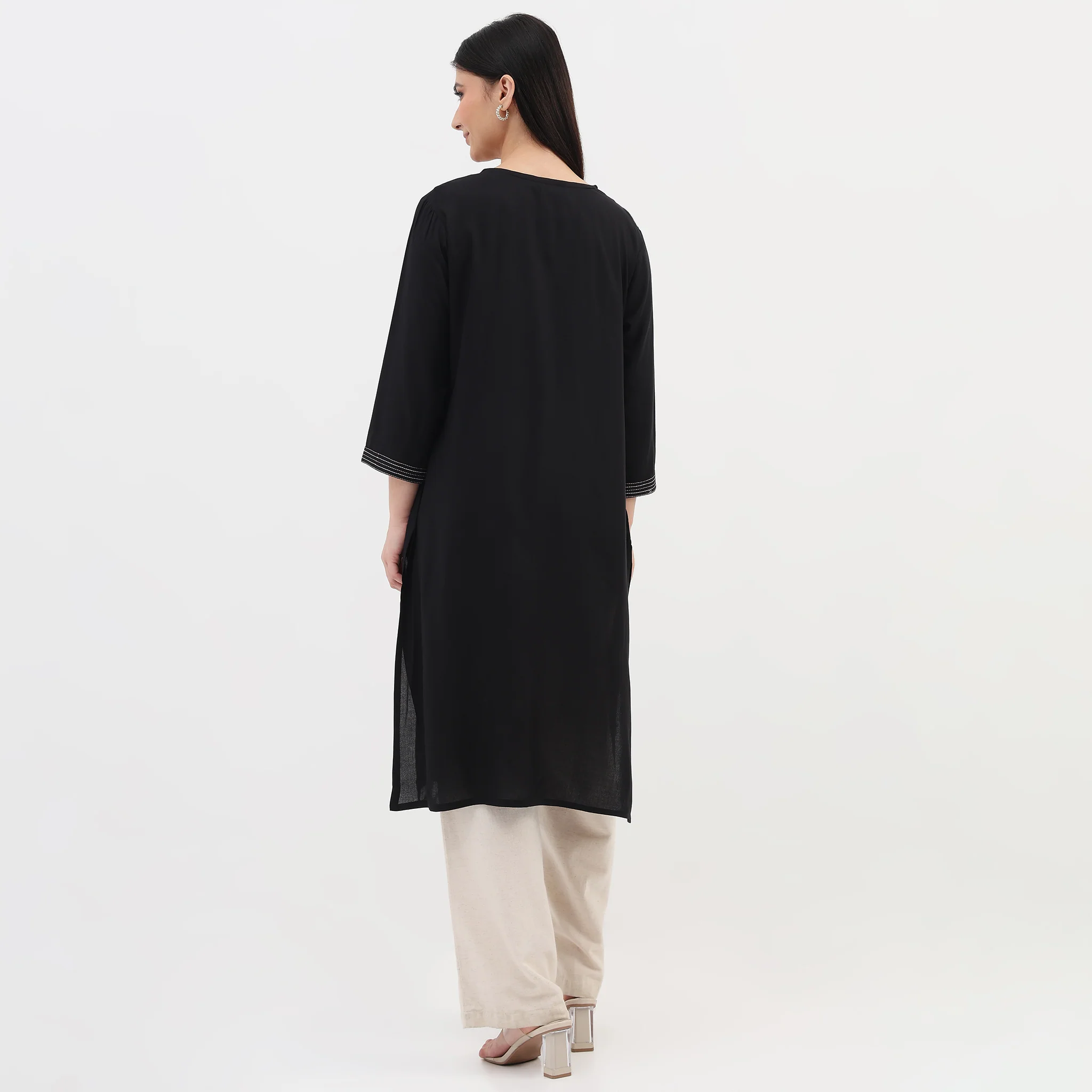 Embroidered V-Neck Straight Kurta - Image 3
