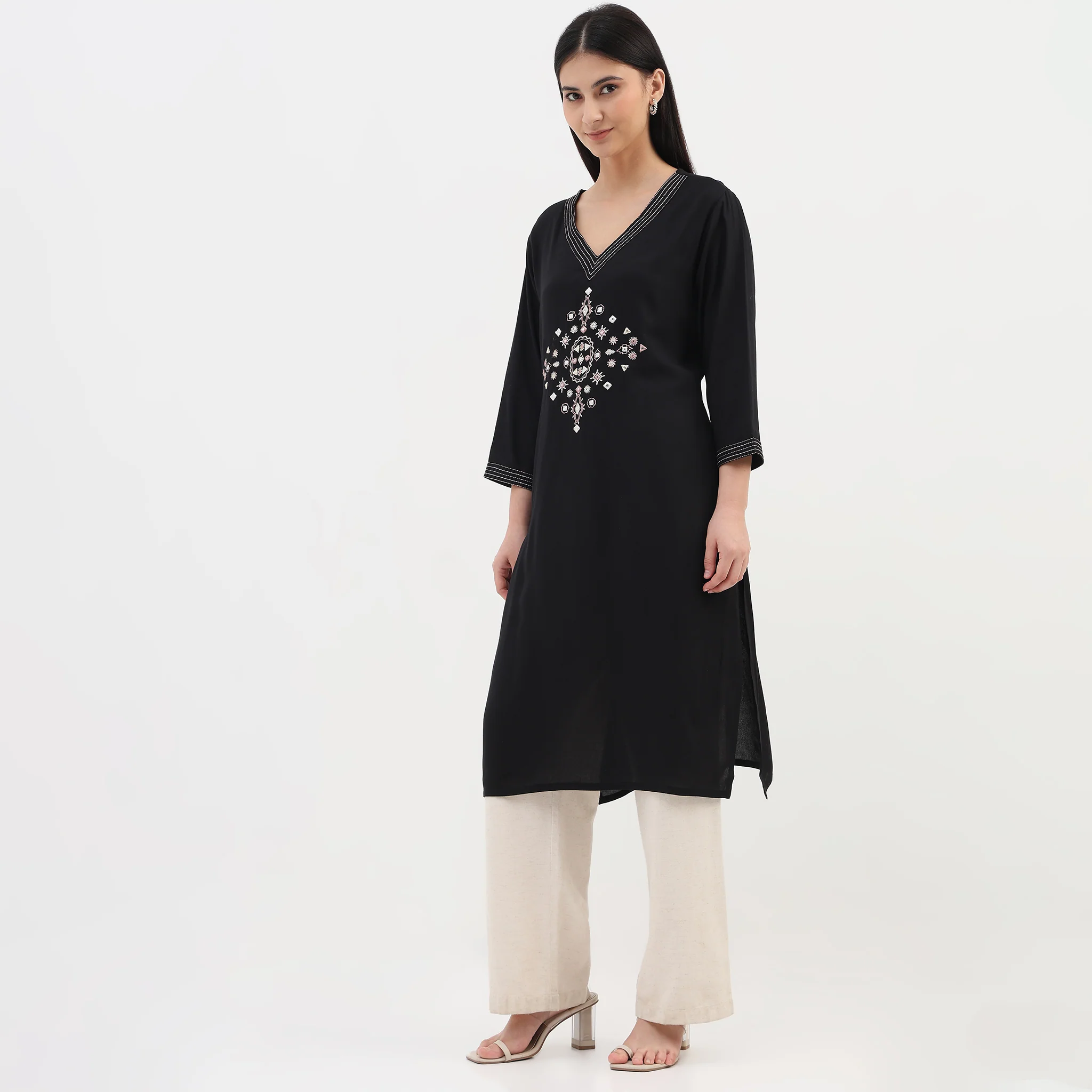 Embroidered V-Neck Straight Kurta - Image 5