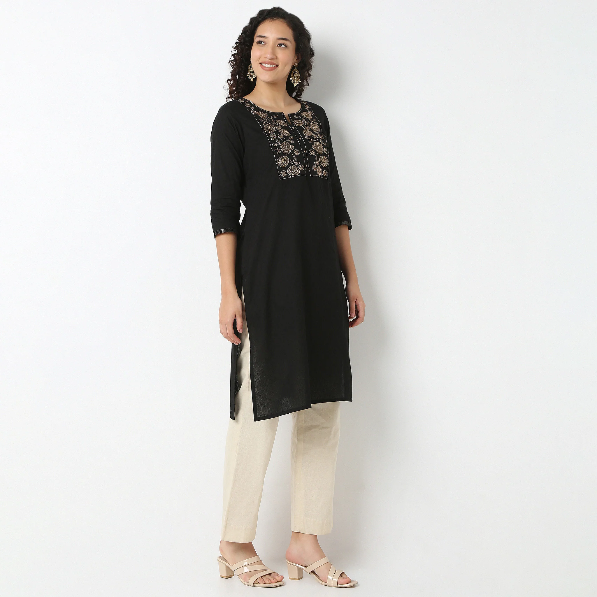 Emebroidered Yoke Kurta-Dobby - Image 5