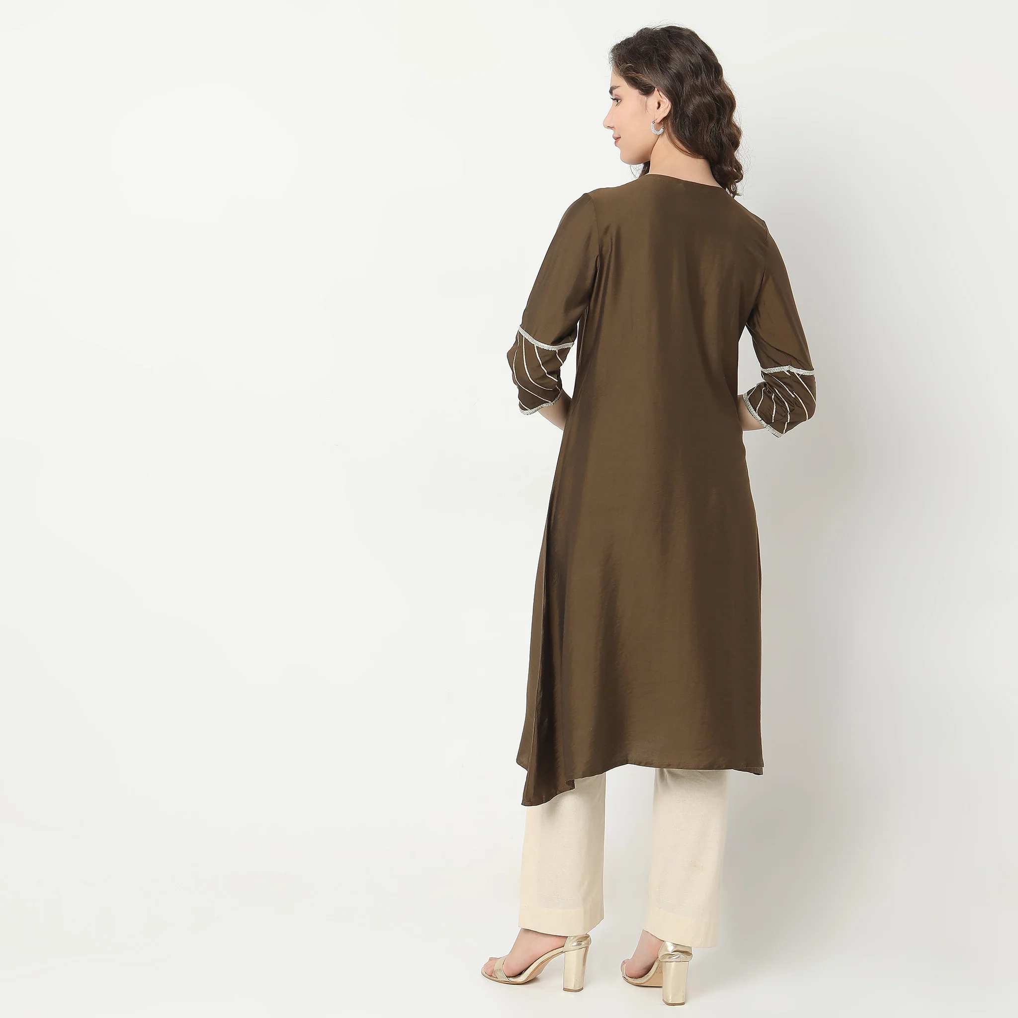 Flare Fit Embellished Kurta - Image 3