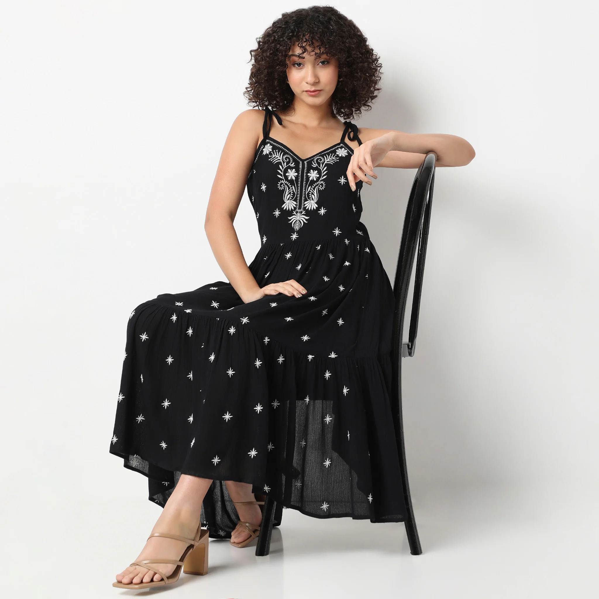 Flare Fit Embroiderd Below Knee V-Neck Spaghetti Dress - Image 6