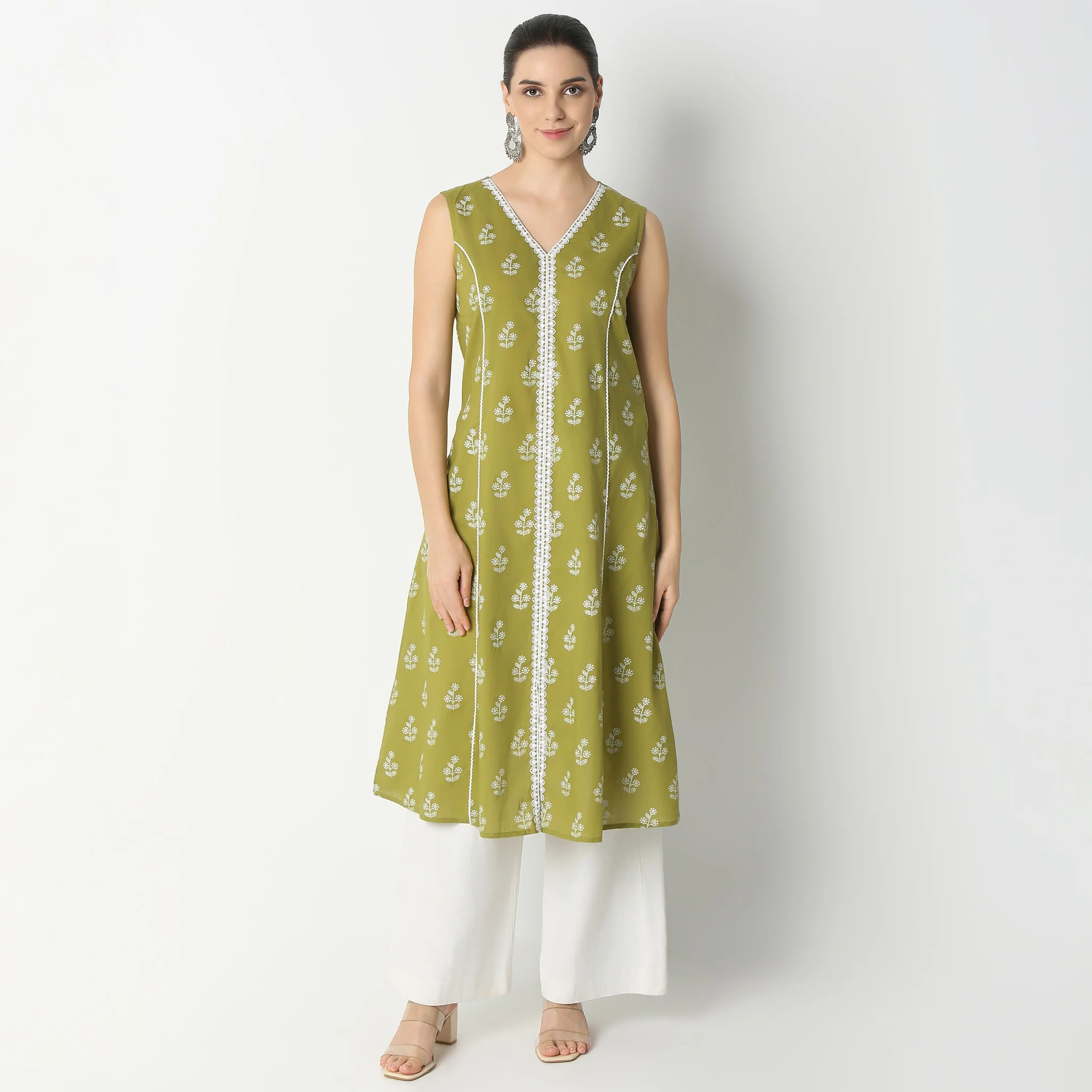 Flare Fit Embroidered V-Neck Sleeveless Kurta - Image 2