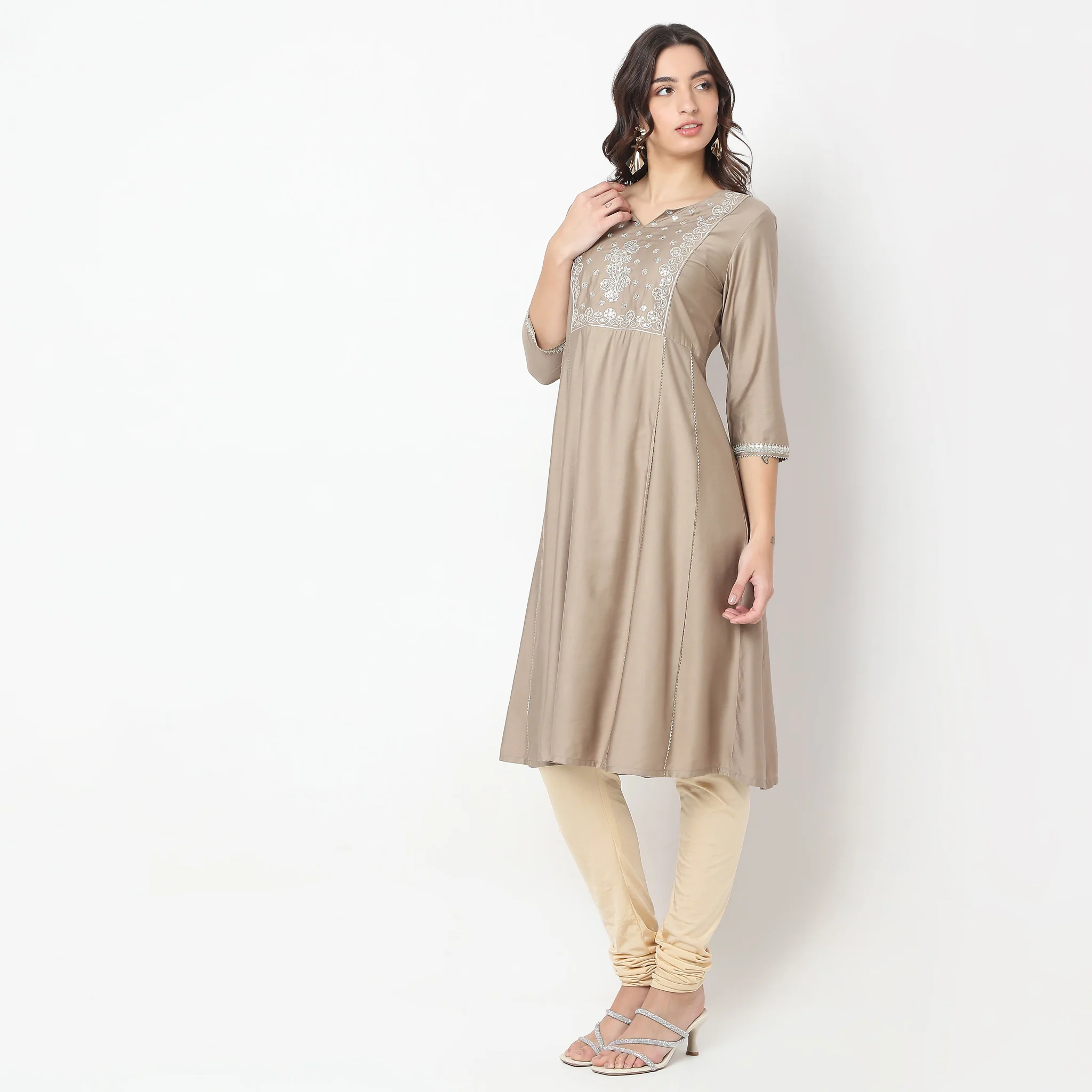 Flare Fit Embroidered Kurta - Image 5