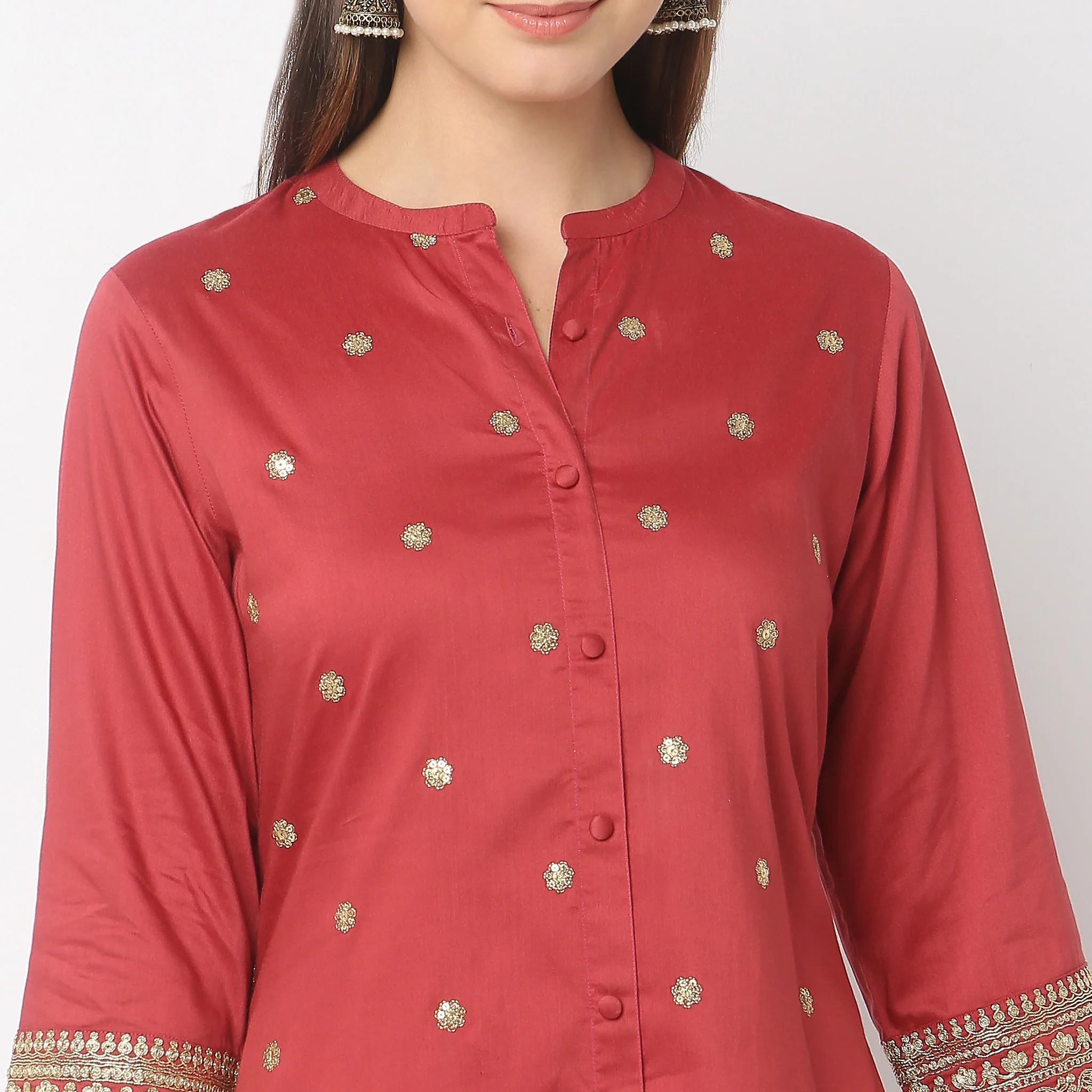 Flare Fit Embroidered Kurta - Image 4