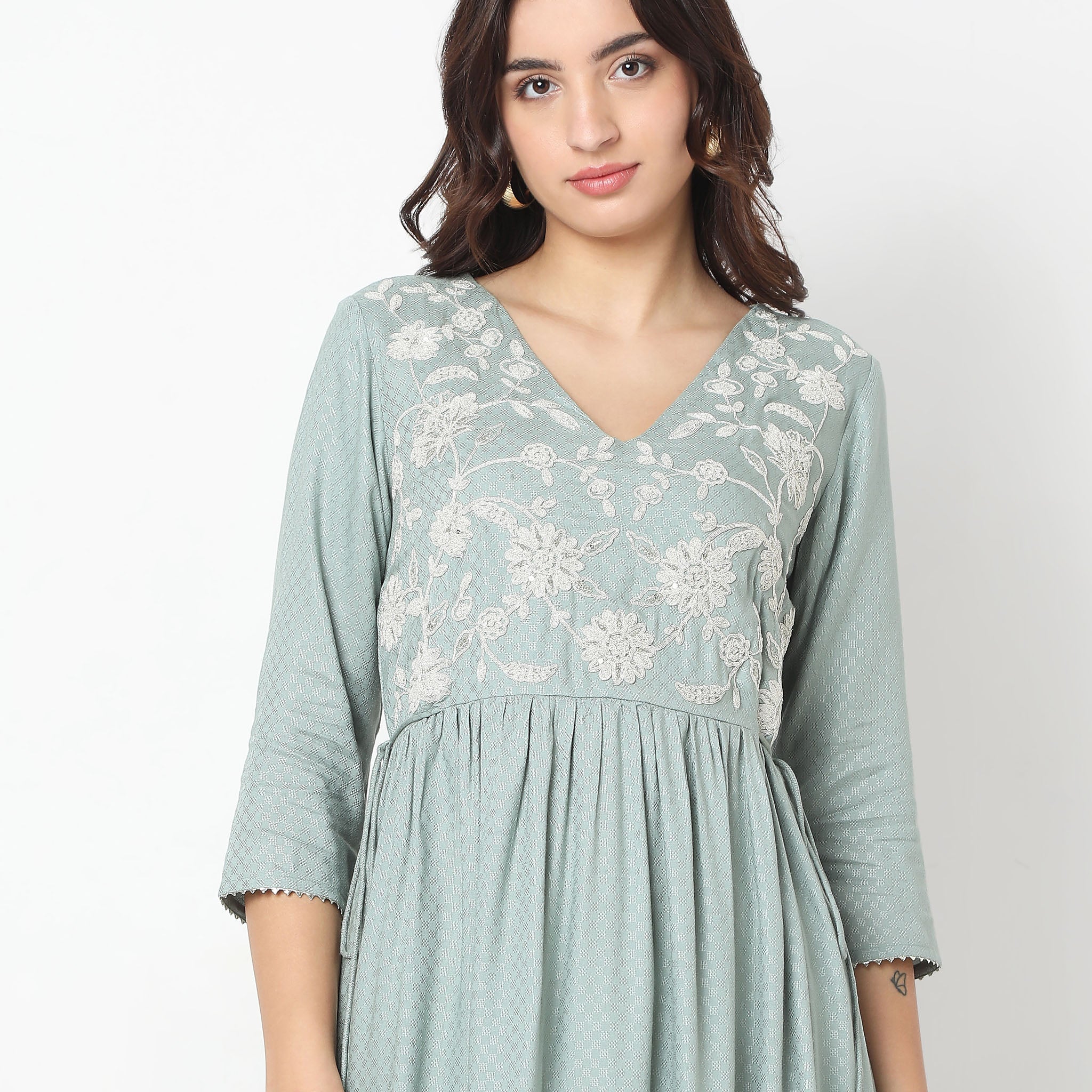 Flare Fit Embroidered Kurta - Image 4