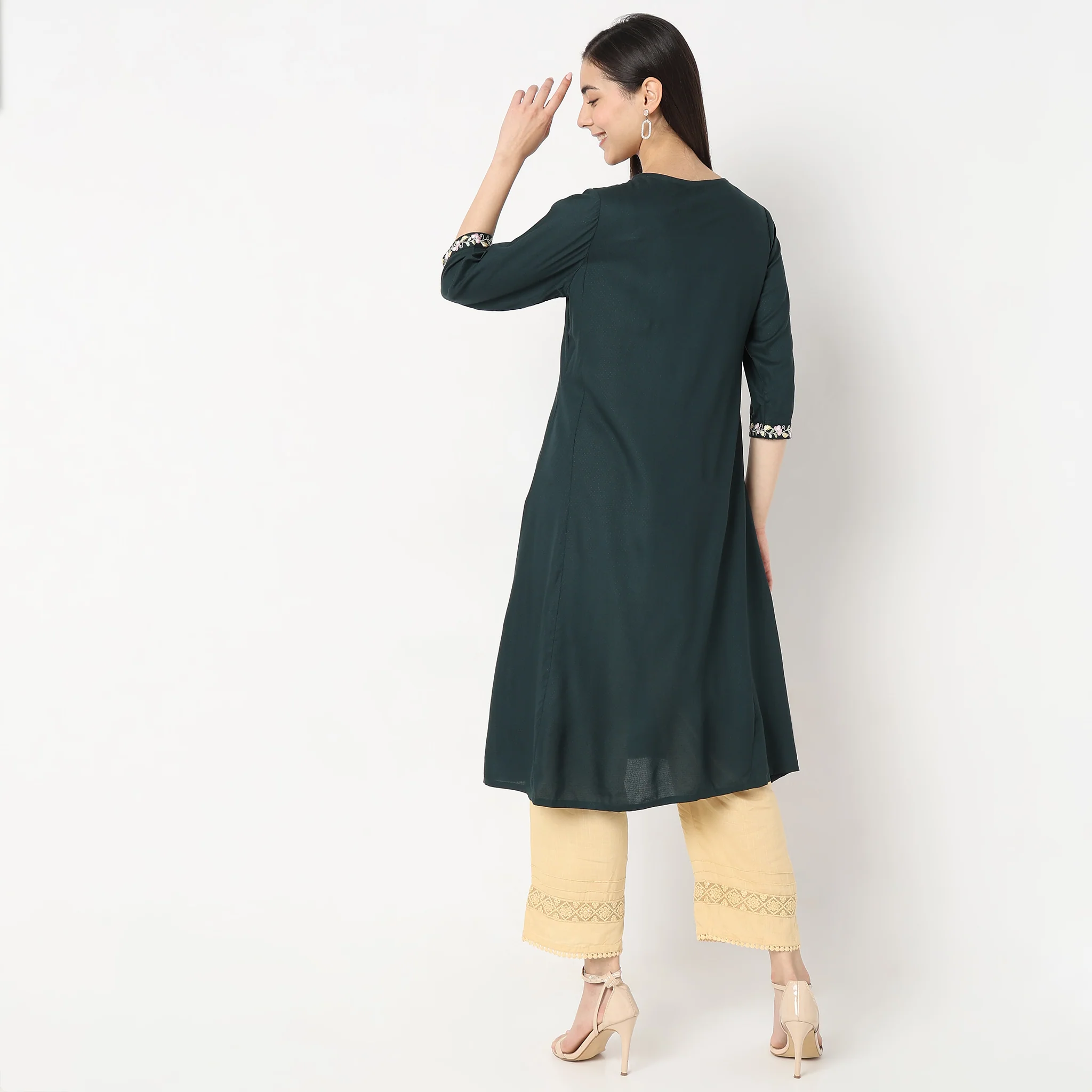 Flare Fit Embroidered Kurta - Image 3