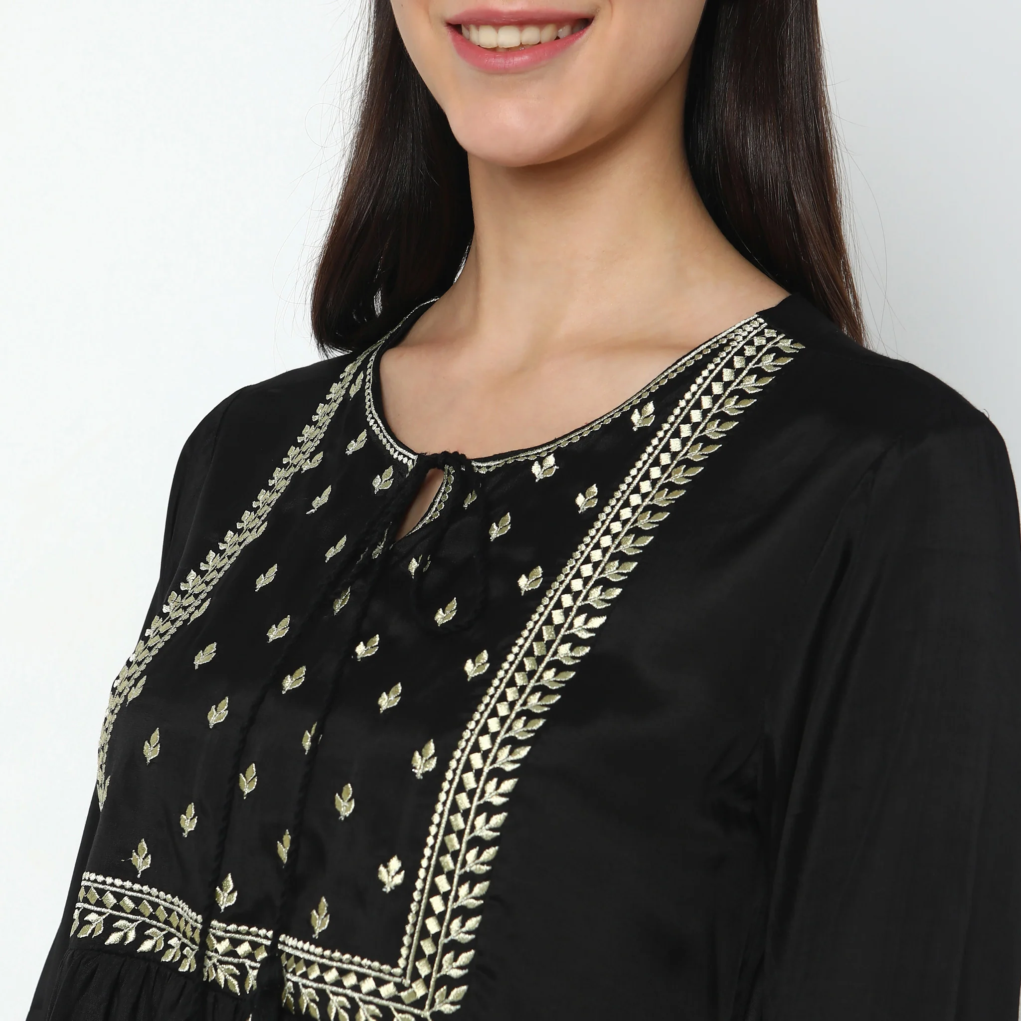 Flare Fit Embroidered Kurta - Image 4