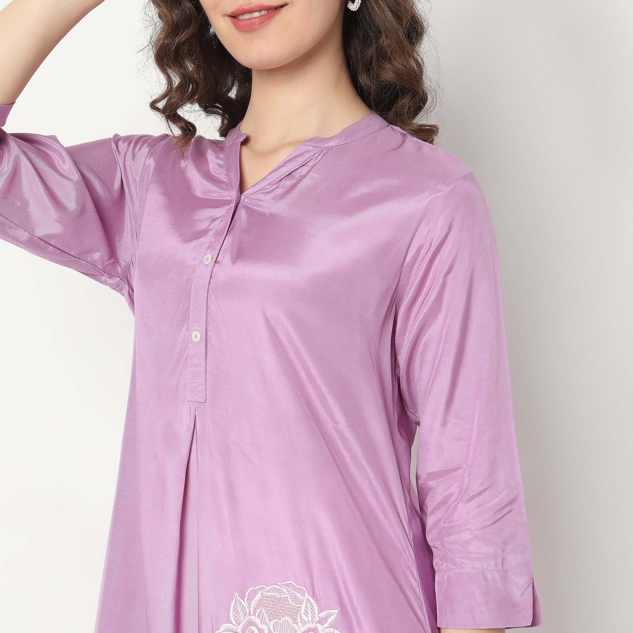 Flare Fit Embroidered Kurta - Image 4