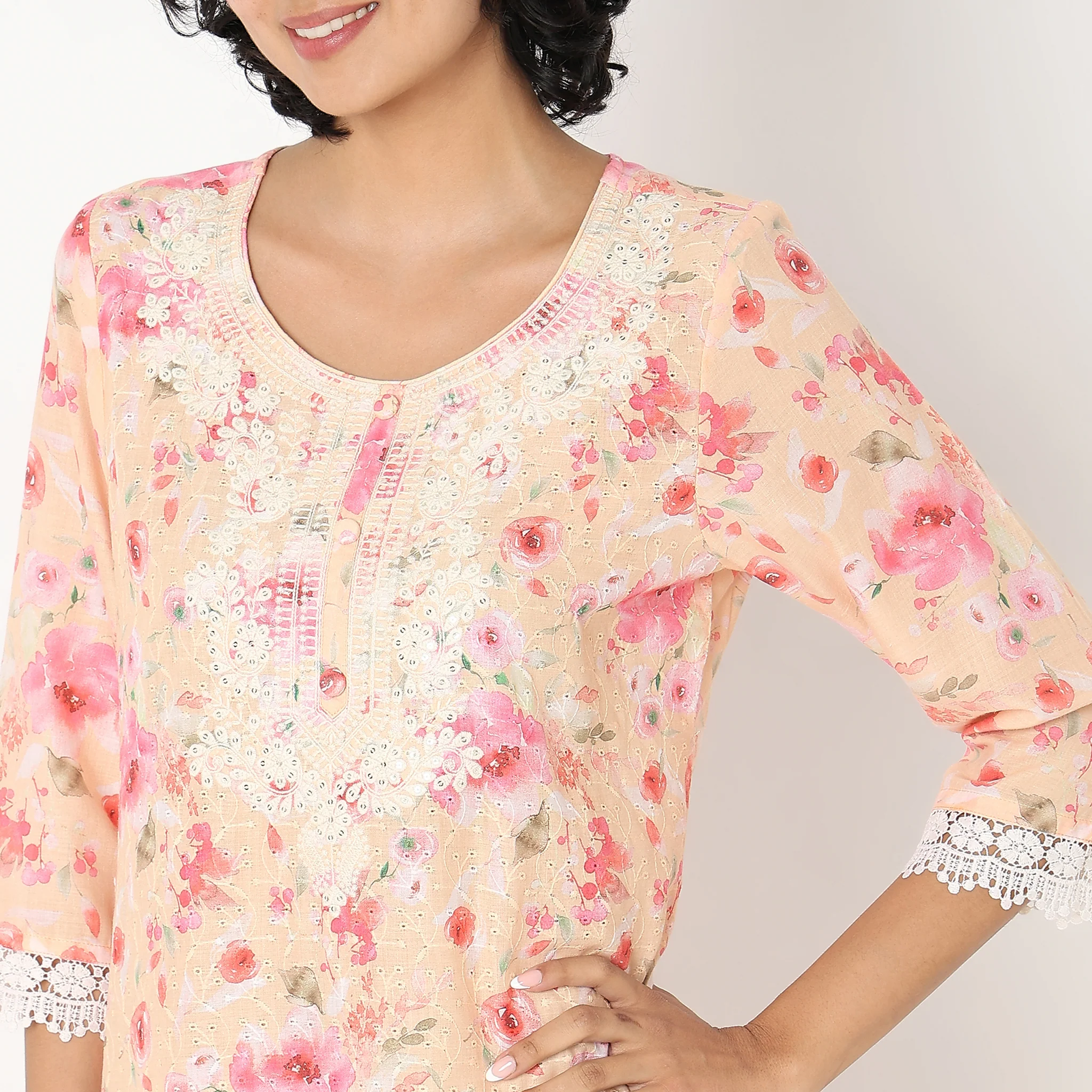 Flare Fit Embroidered Kurta - Image 4