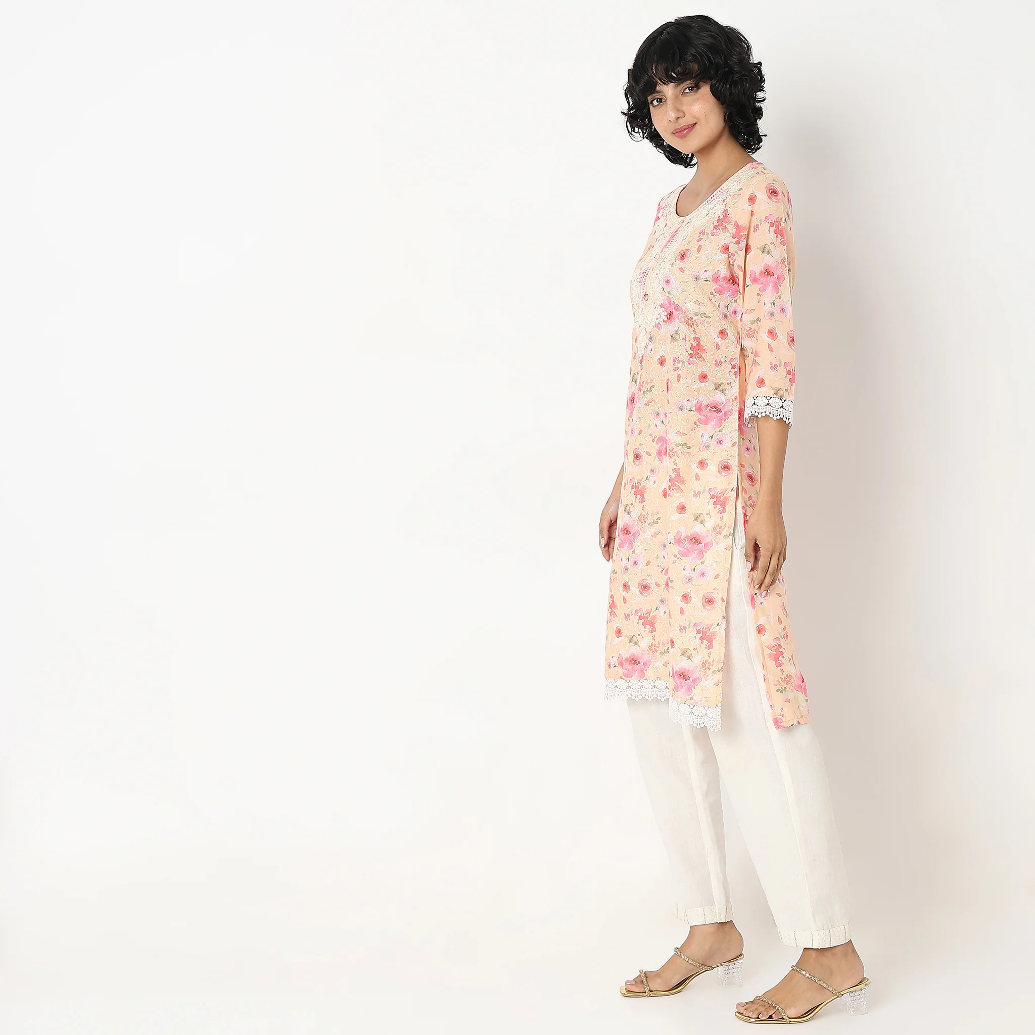 Flare Fit Embroidered Kurta - Image 5