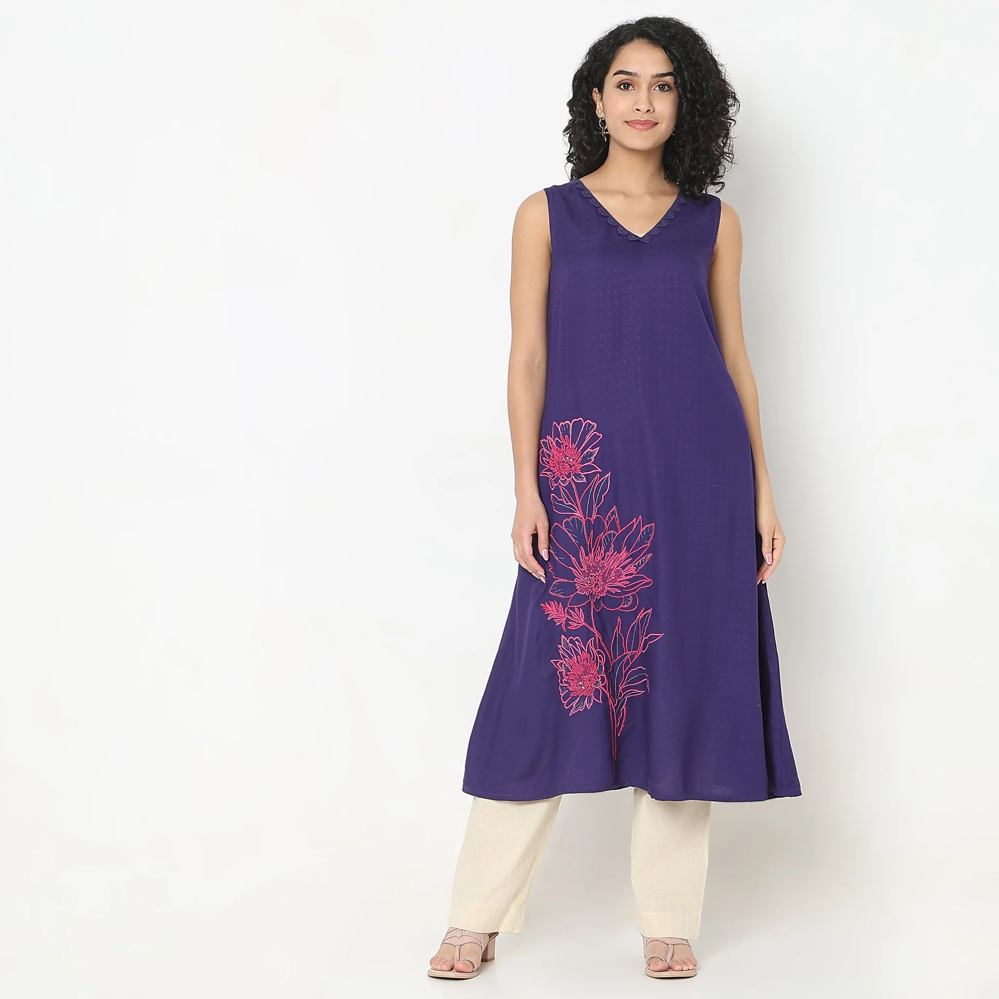 Flare Fit Embroidered V-Neck Kurta - Image 2
