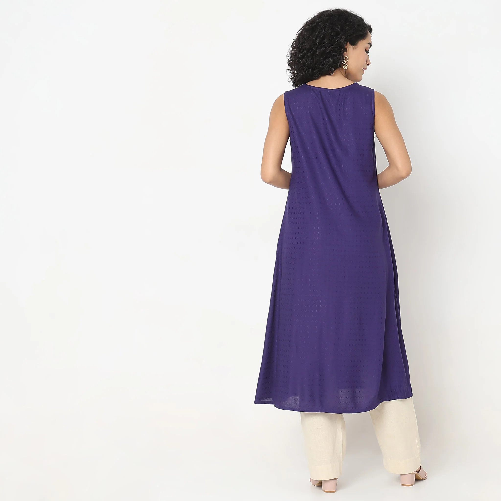Flare Fit Embroidered V-Neck Kurta - Image 3