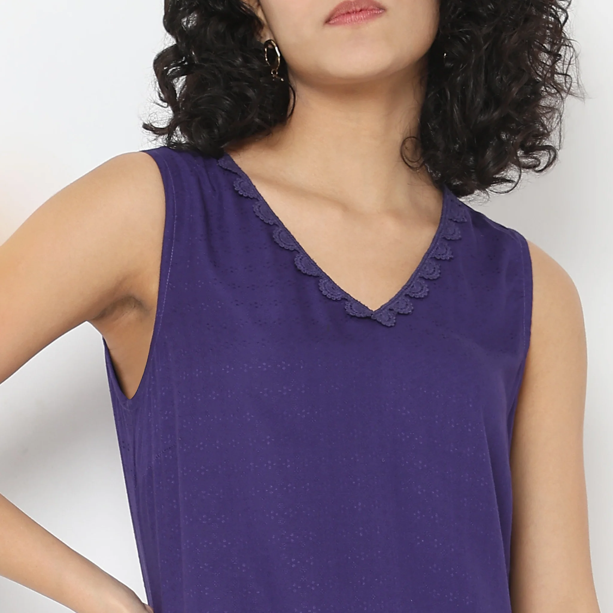 Flare Fit Embroidered V-Neck Kurta - Image 5