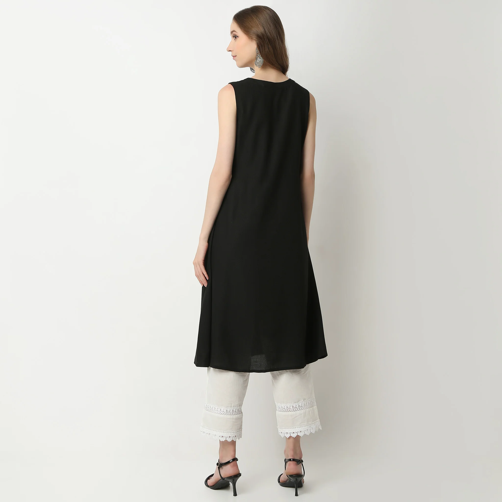 Flare Fit Embroidered V-Neck Kurta - Image 8