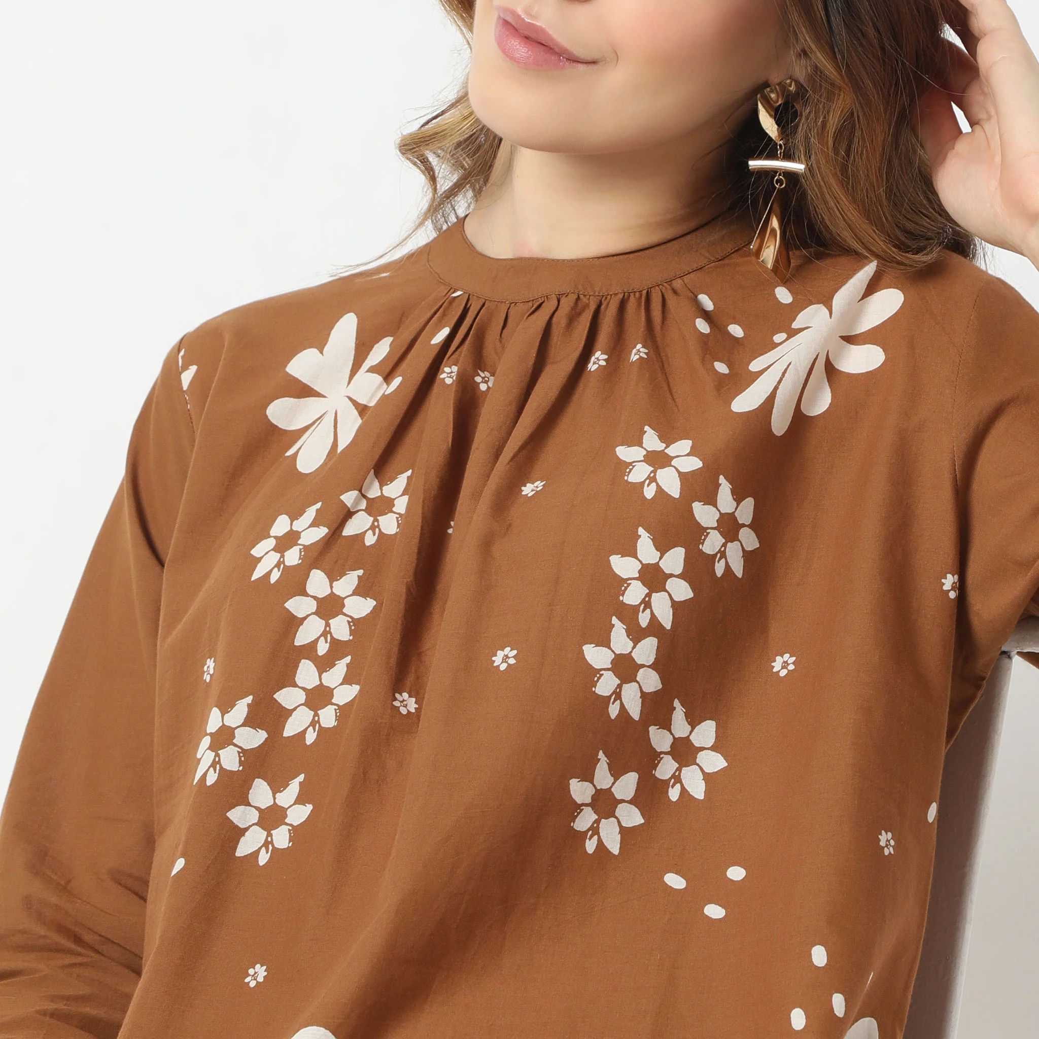 Flare Fit Printed Band Neck Gathered Kurta - Image 4