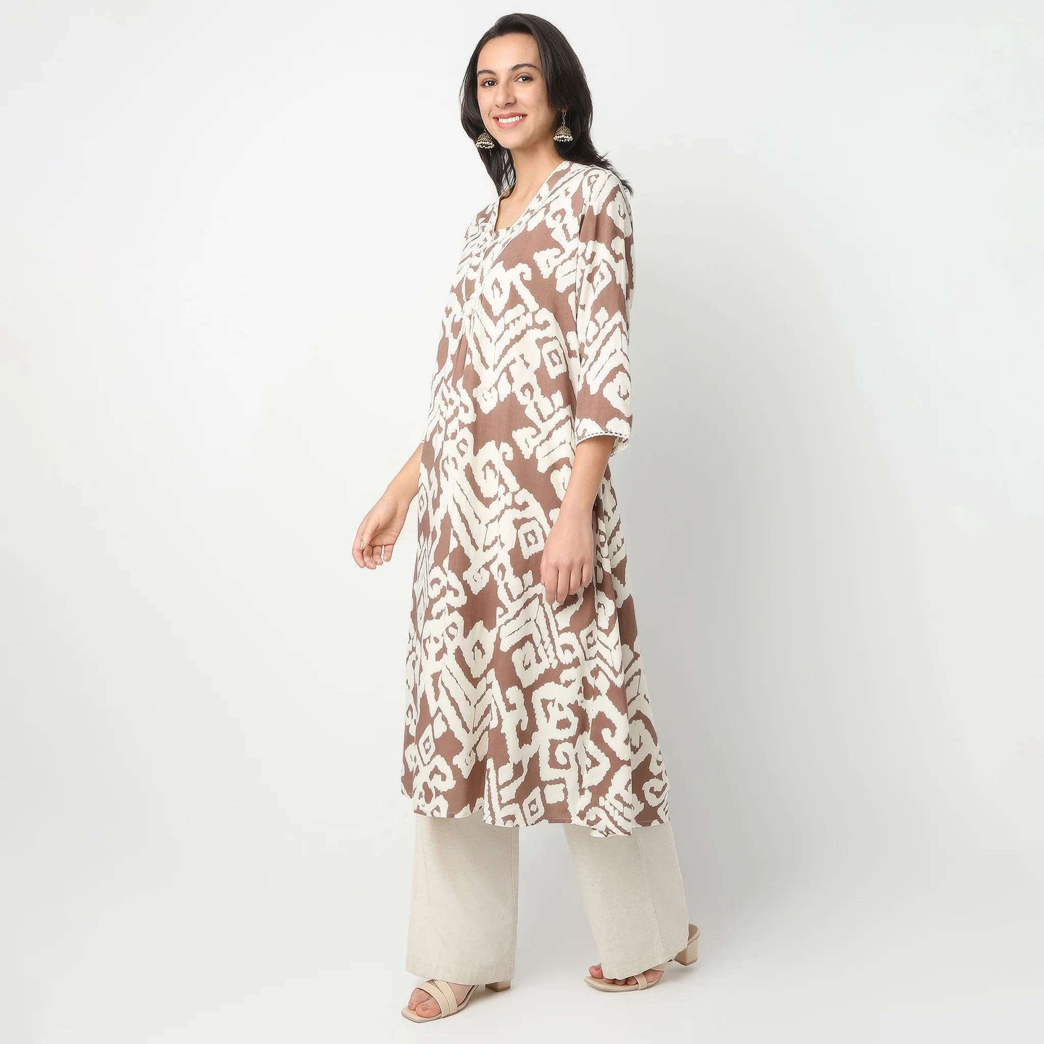 Flare Fit Printed Below Knee V-Neck Kurta - Image 10