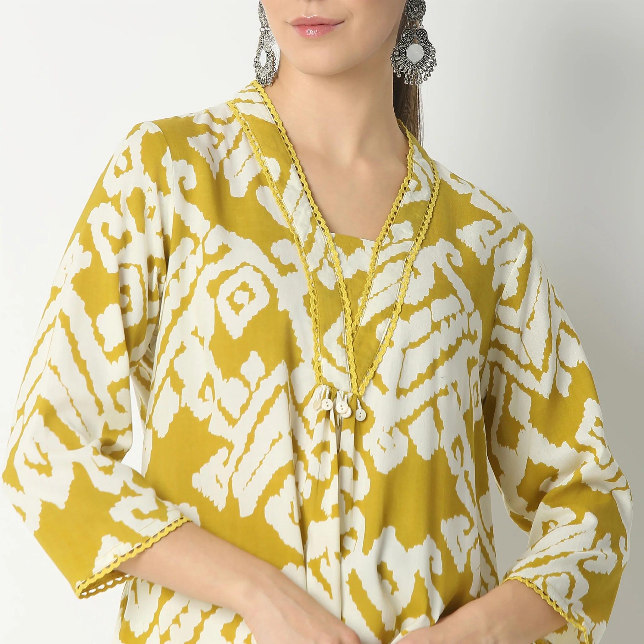 Flare Fit Printed Below Knee V-Neck Kurta - Image 4