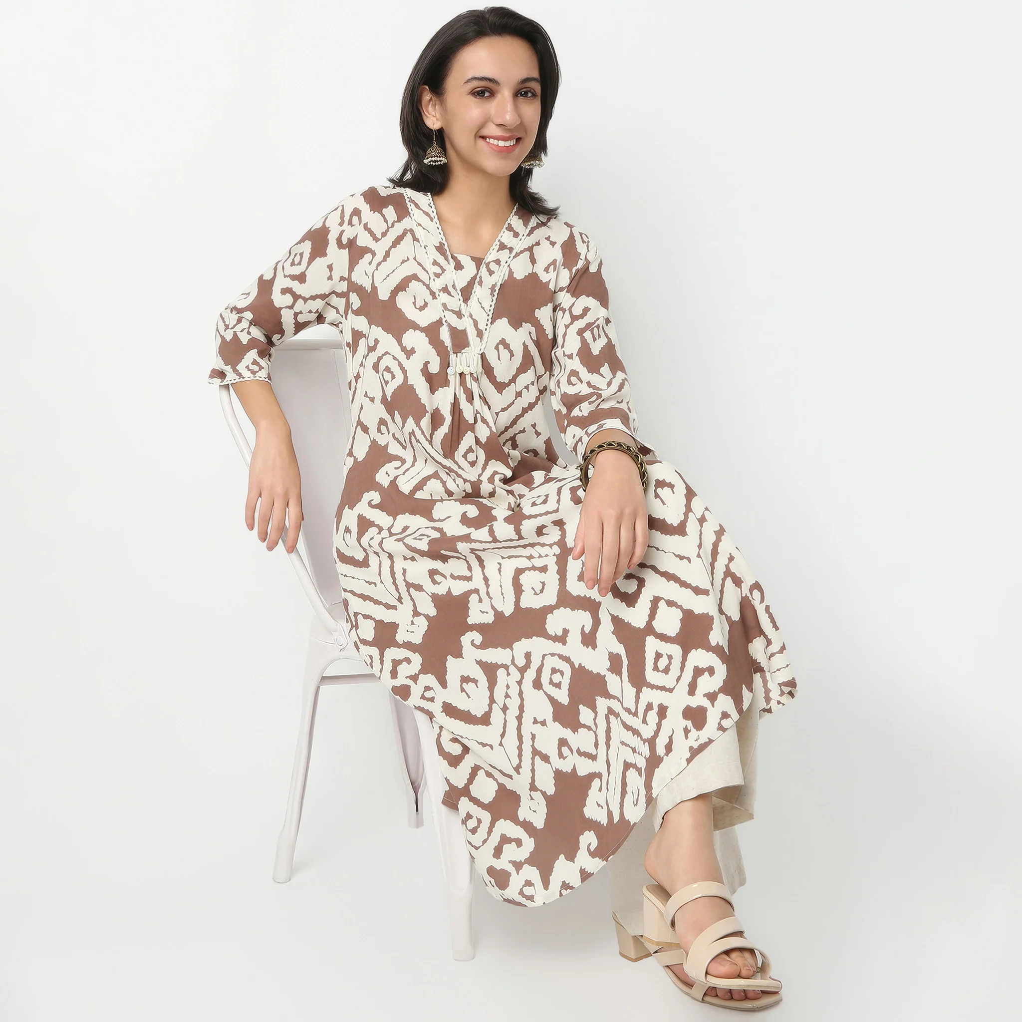 Flare Fit Printed Below Knee V-Neck Kurta - Image 6