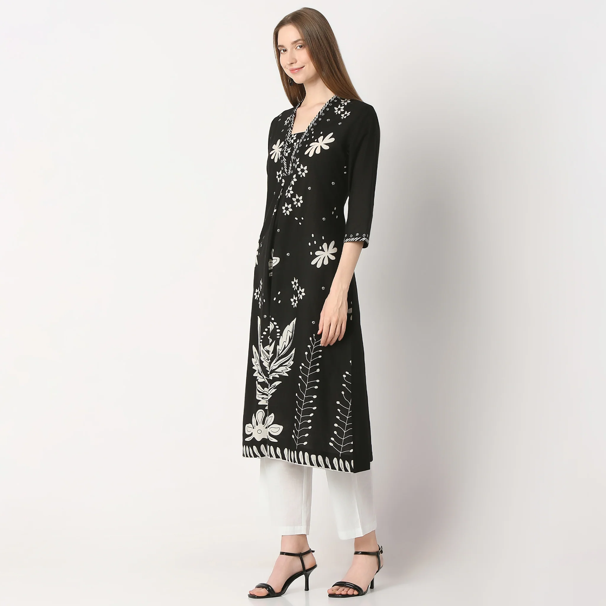 Flare Fit Printed Below Knee V-Neck A-Line Kurta - Image 5