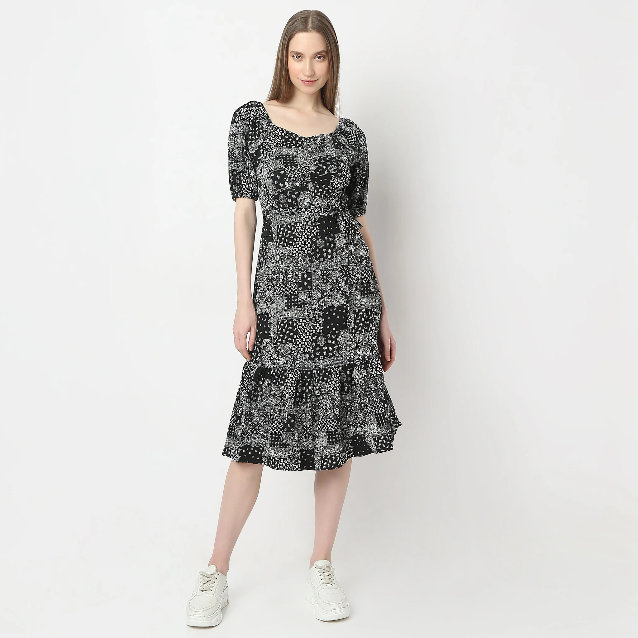 Flare Fit Printed Knee Length Sweet Heart Neck Olivia Short Sleeve Dress - Image 2