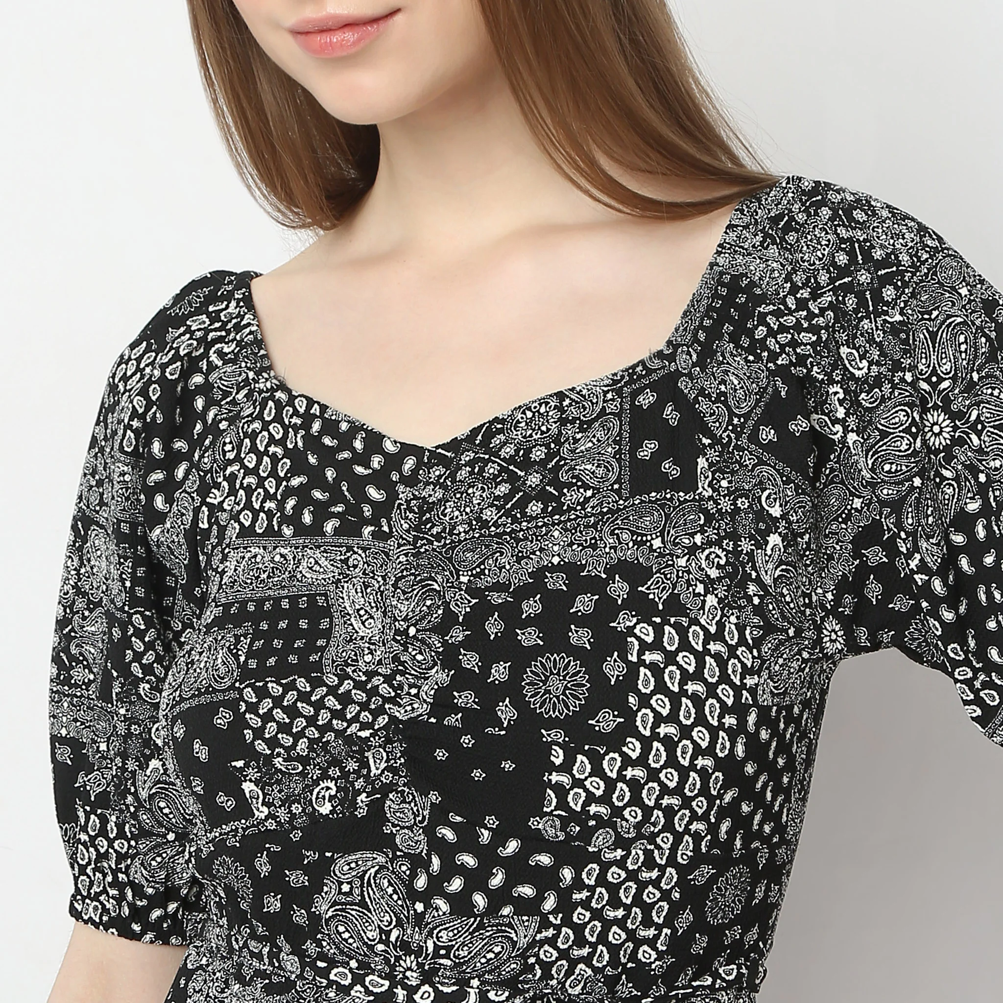 Flare Fit Printed Knee Length Sweet Heart Neck Olivia Short Sleeve Dress - Image 4
