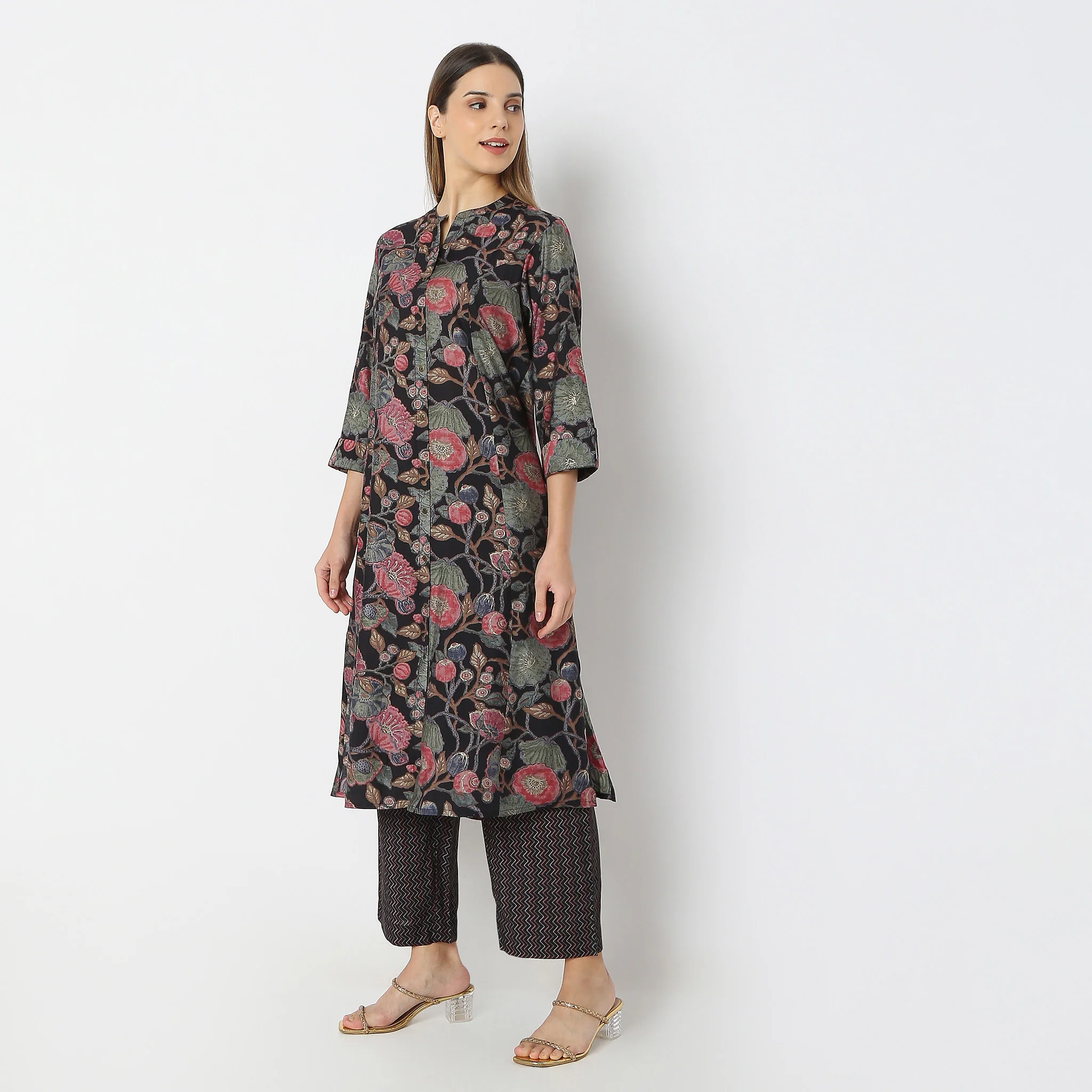 Flare Fit Printed Essential Band Collar Kurta With Pant Set - Image 5