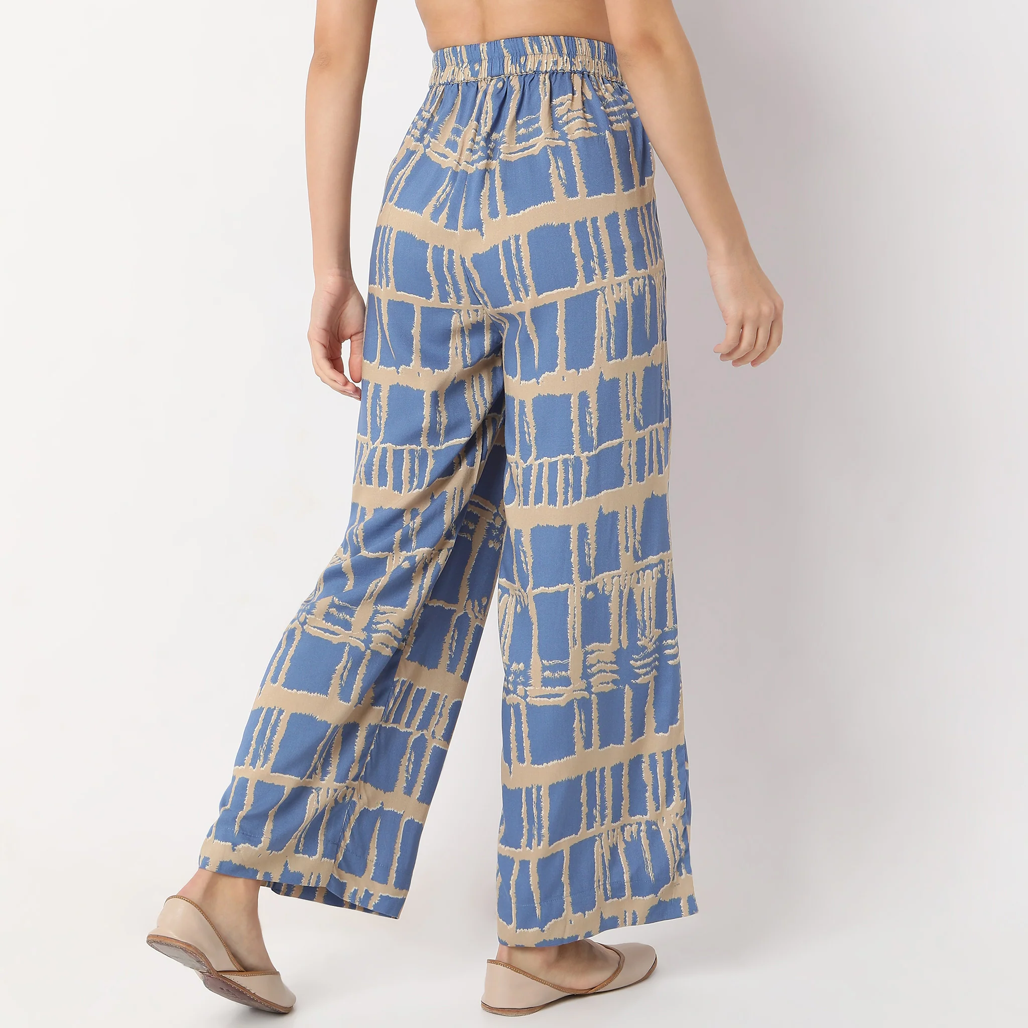 Flare Fit Printed High Rise Culottes - Image 3