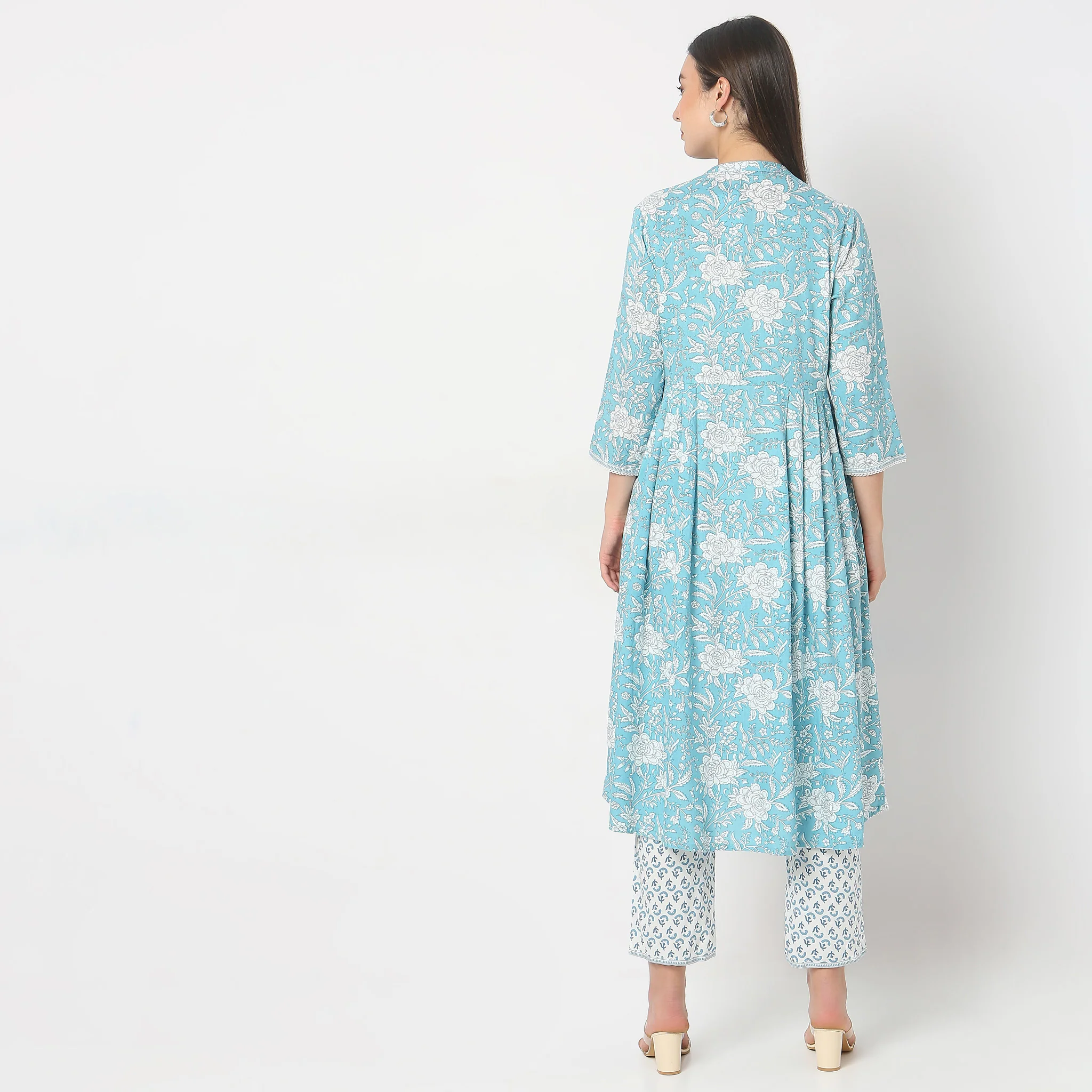 Flare Fit Printed Kurta And Pant With Dupatta Co-Ords - Image 3