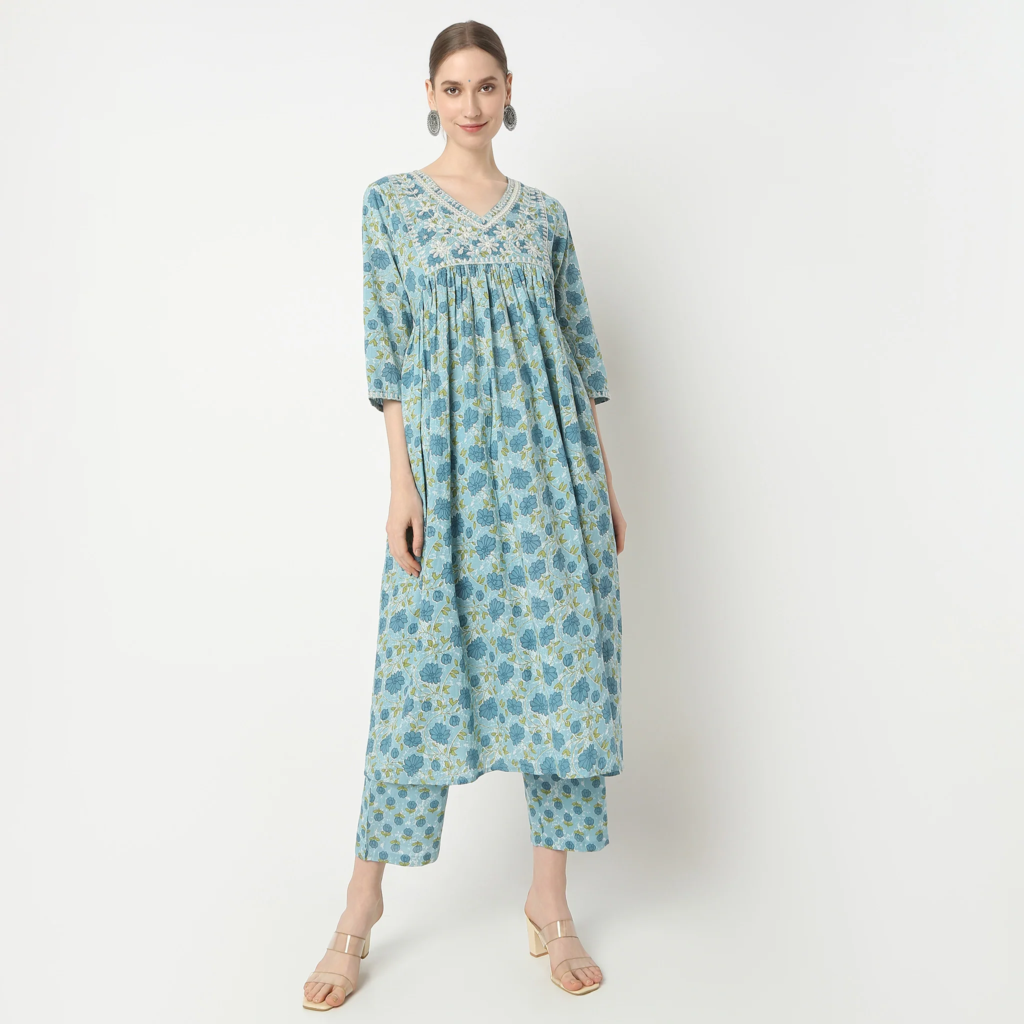 Flare Fit Printed V-Neck Kurta And Pant With Dupatta Set - Image 2