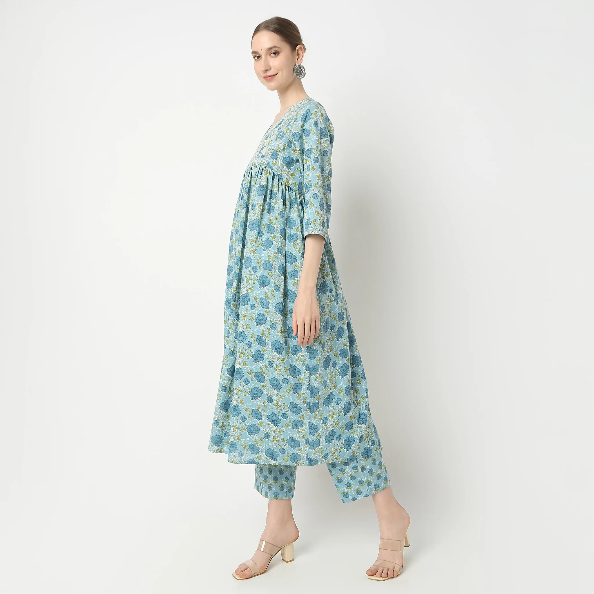 Flare Fit Printed V-Neck Kurta And Pant With Dupatta Set - Image 5