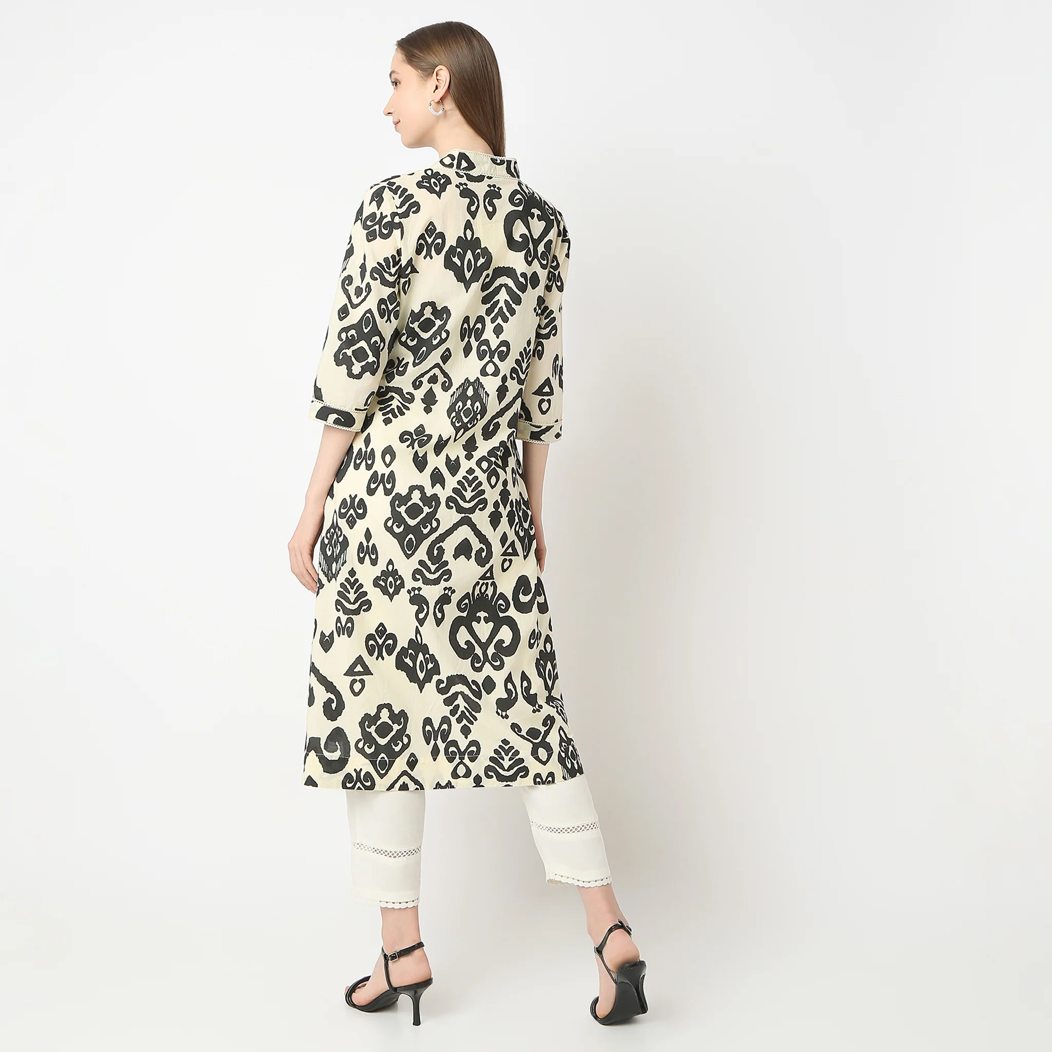 Flare Fit Printed Below Knee V-Neck A-Line Affinity Kurta - Image 3