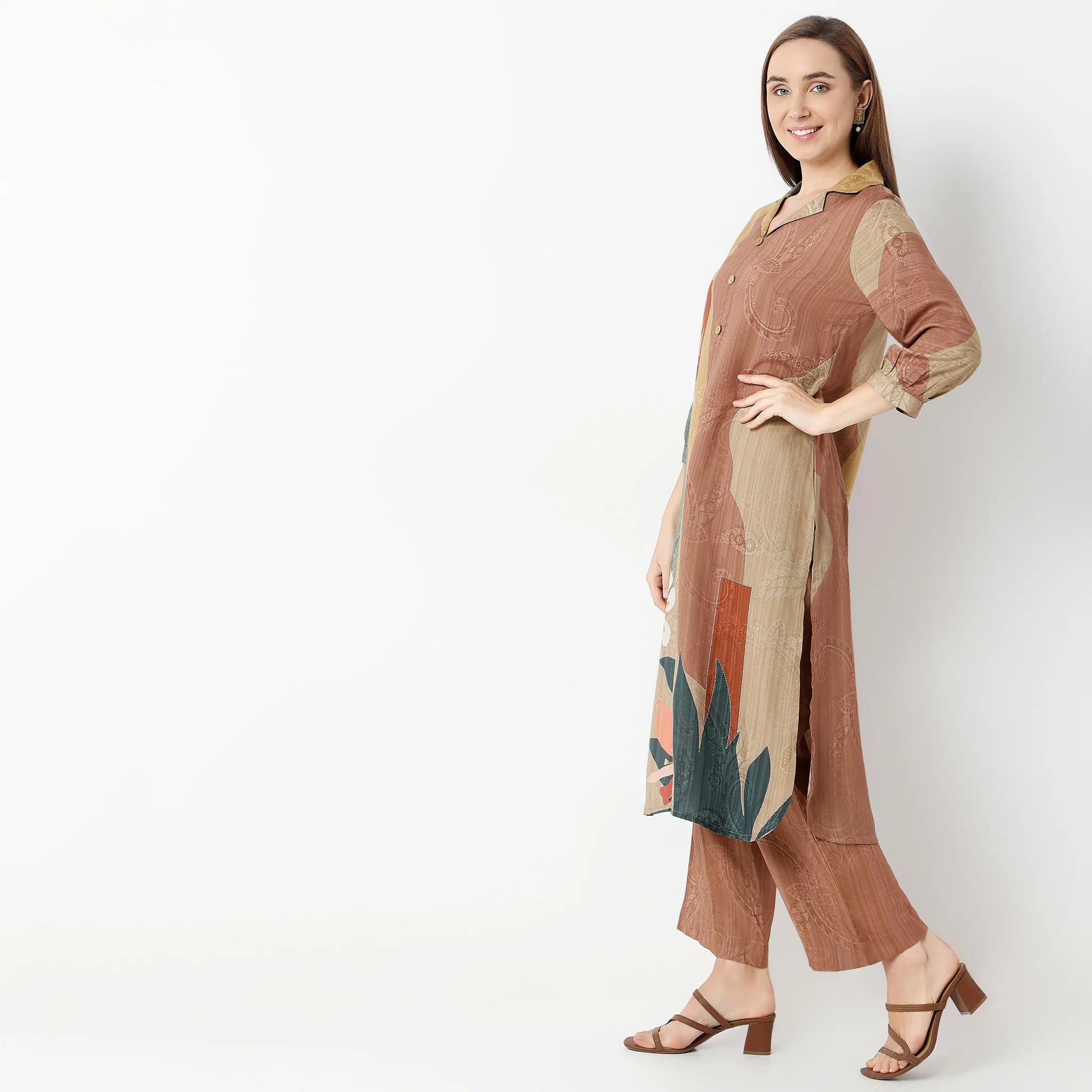 Flare Fit Printed Lapel Collar Kurta Set - Image 5