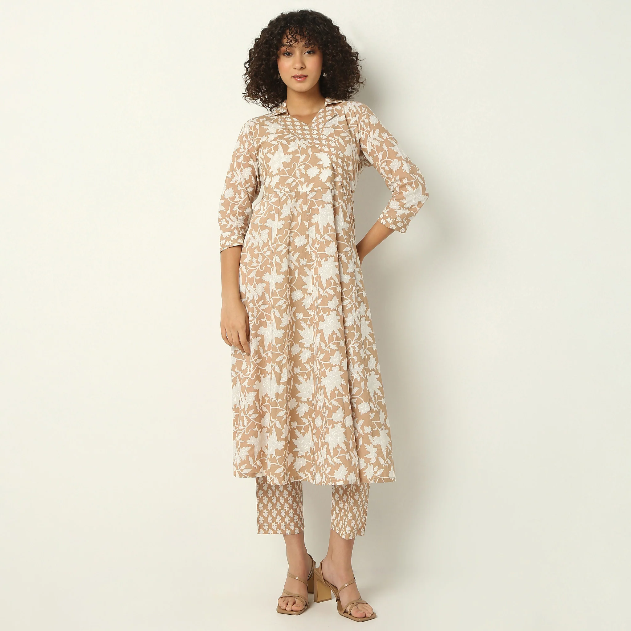 Lapel Collar Three Fourth Sleeve Flare Fit Printed Kurta With Pant Set - Image 2